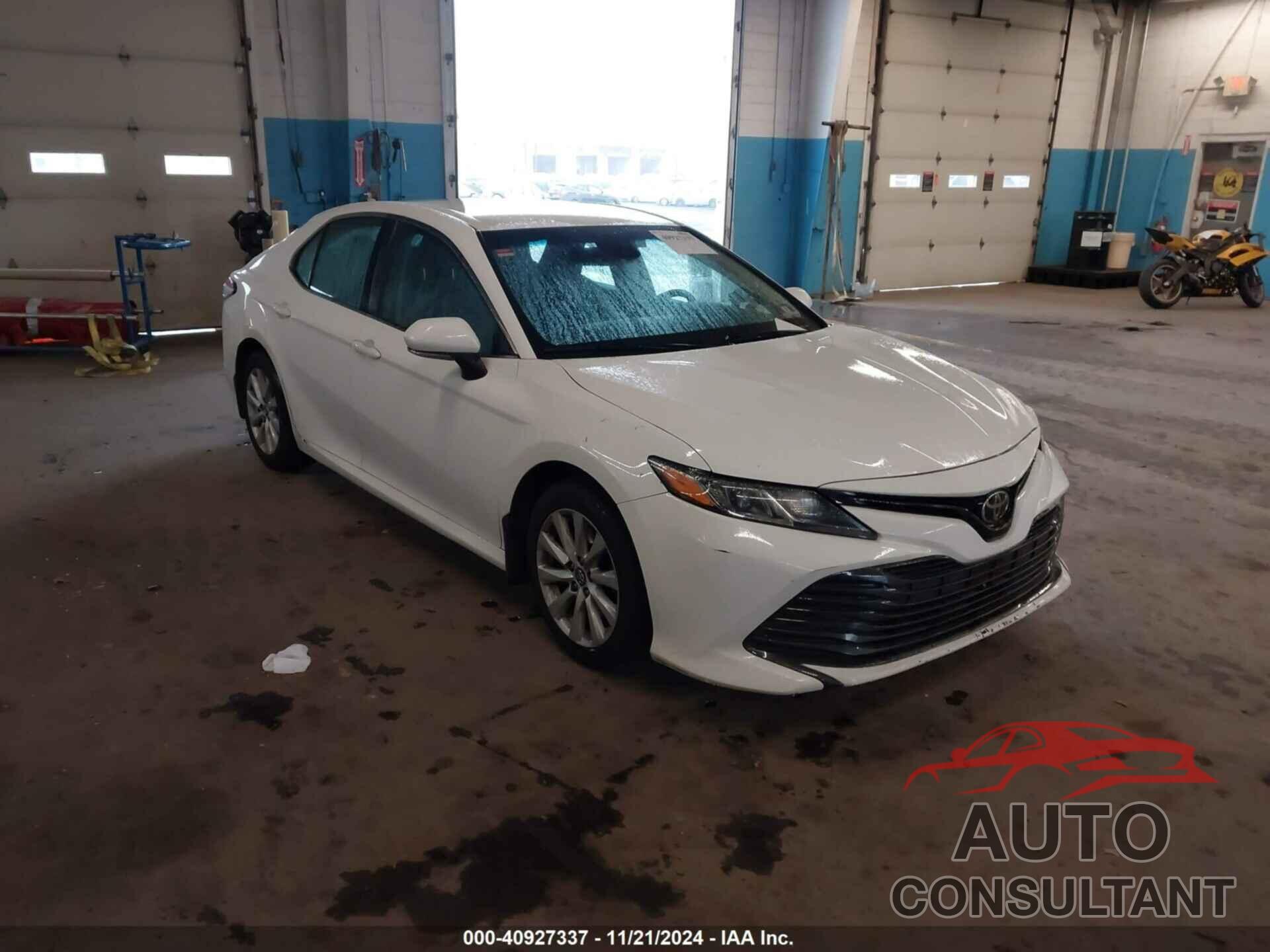 TOYOTA CAMRY 2018 - 4T1B11HK2JU153163