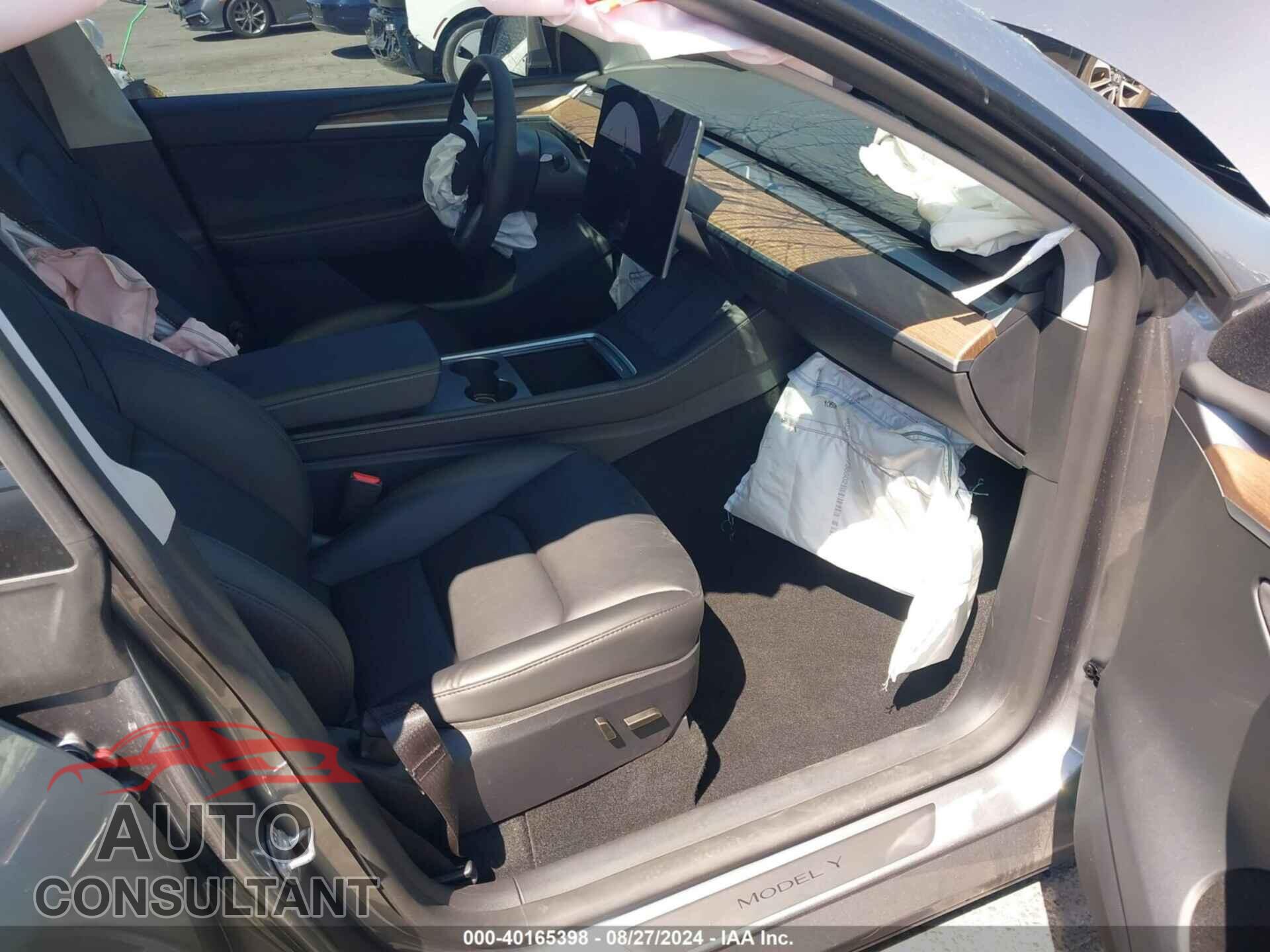TESLA MODEL Y 2024 - 7SAYGAEE0RF124067