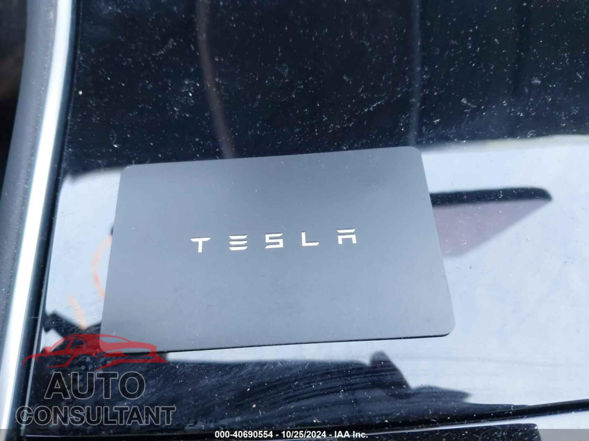 TESLA MODEL 3 2019 - 5YJ3E1EB8KF520756