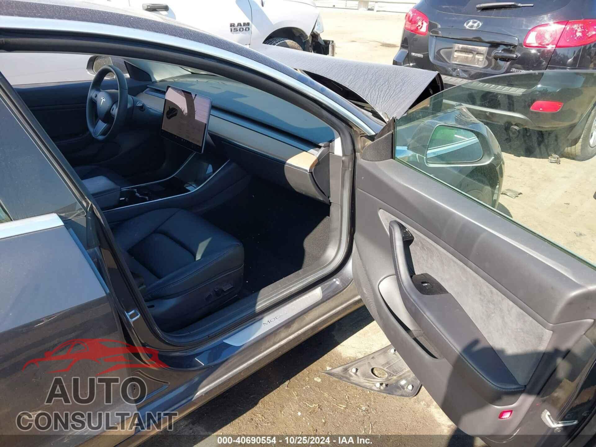 TESLA MODEL 3 2019 - 5YJ3E1EB8KF520756