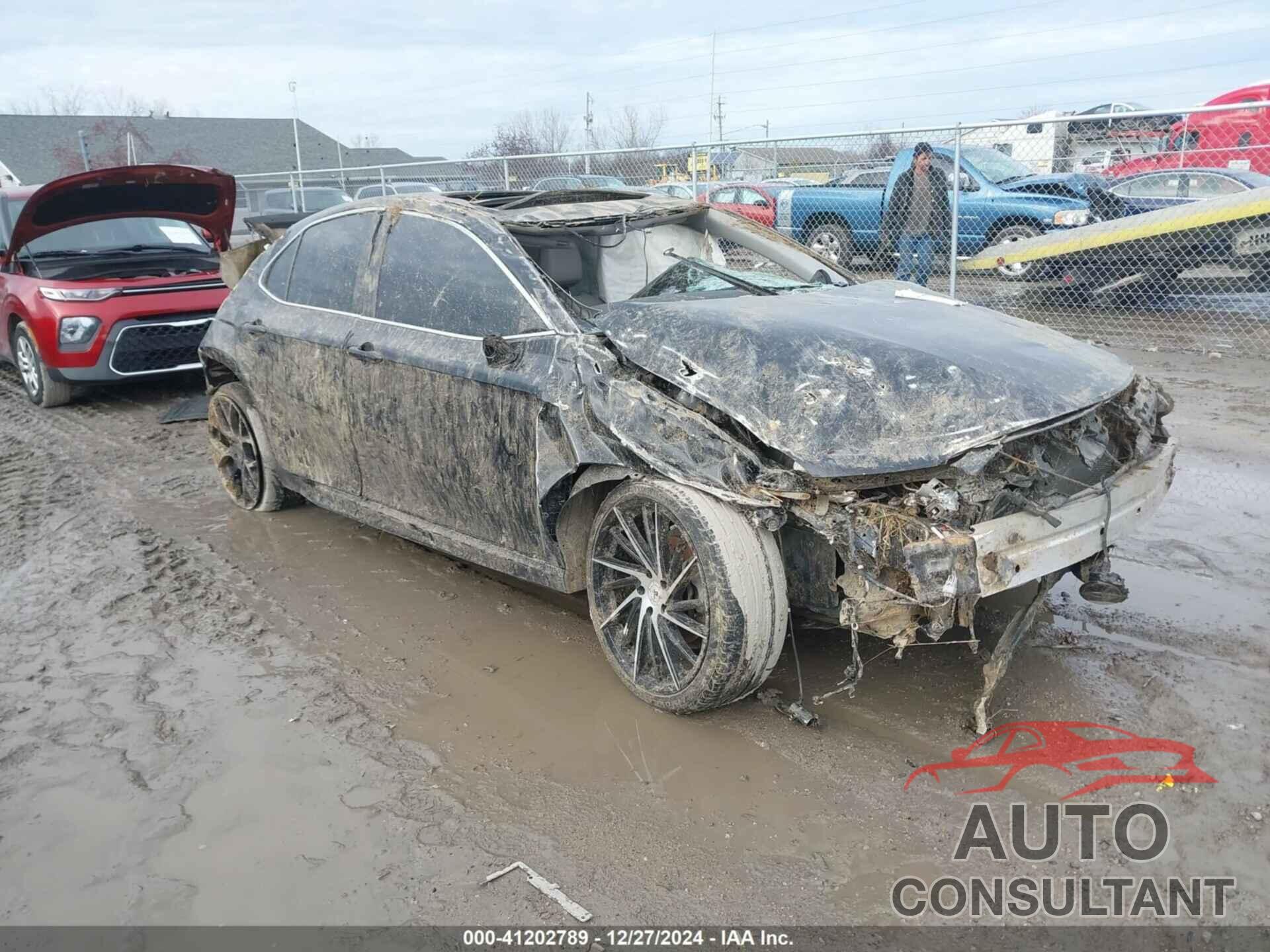 TOYOTA CAMRY 2018 - 4T1B11HK1JU066497