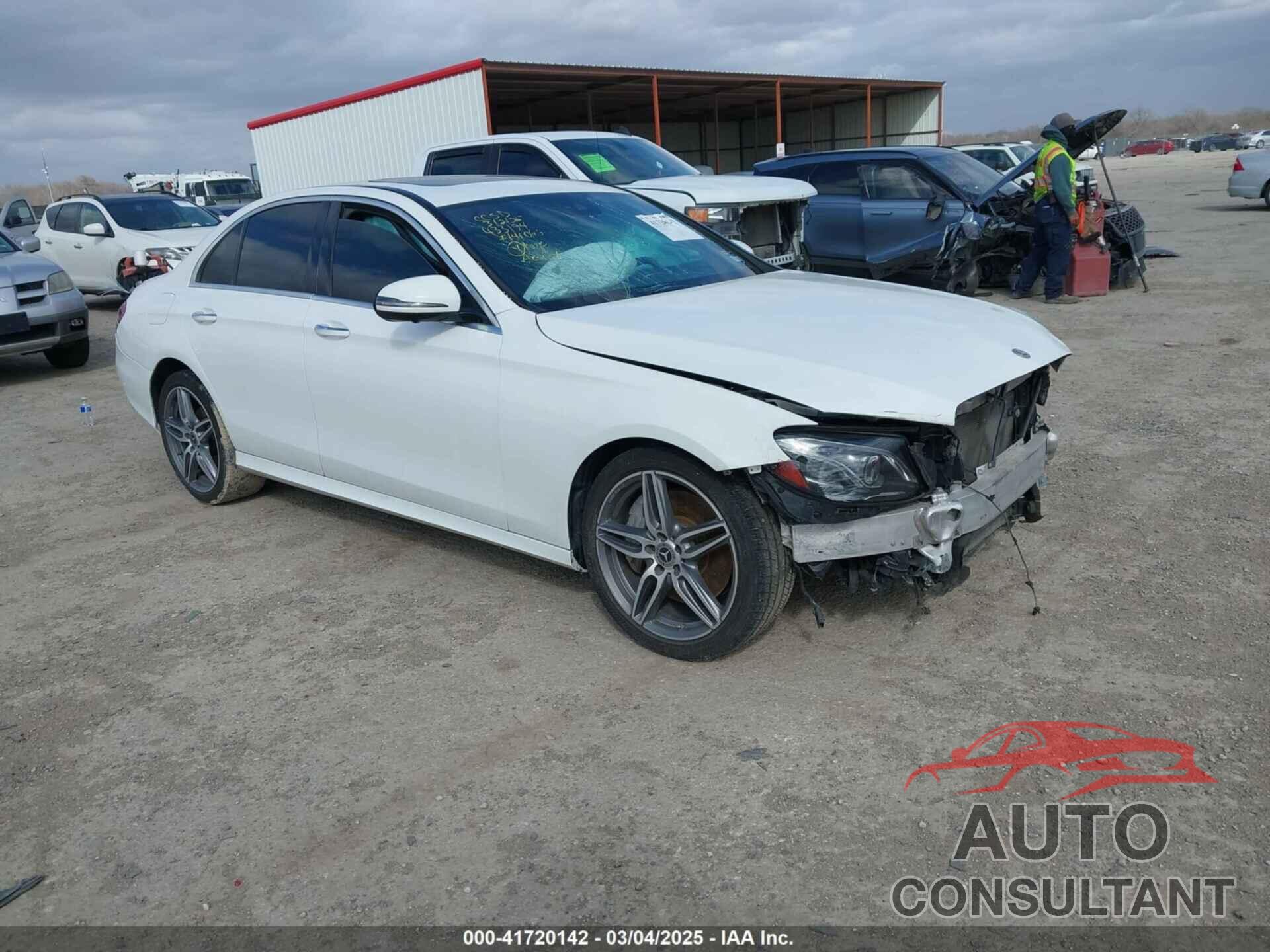 MERCEDES-BENZ E 300 2019 - WDDZF4JB0KA512311