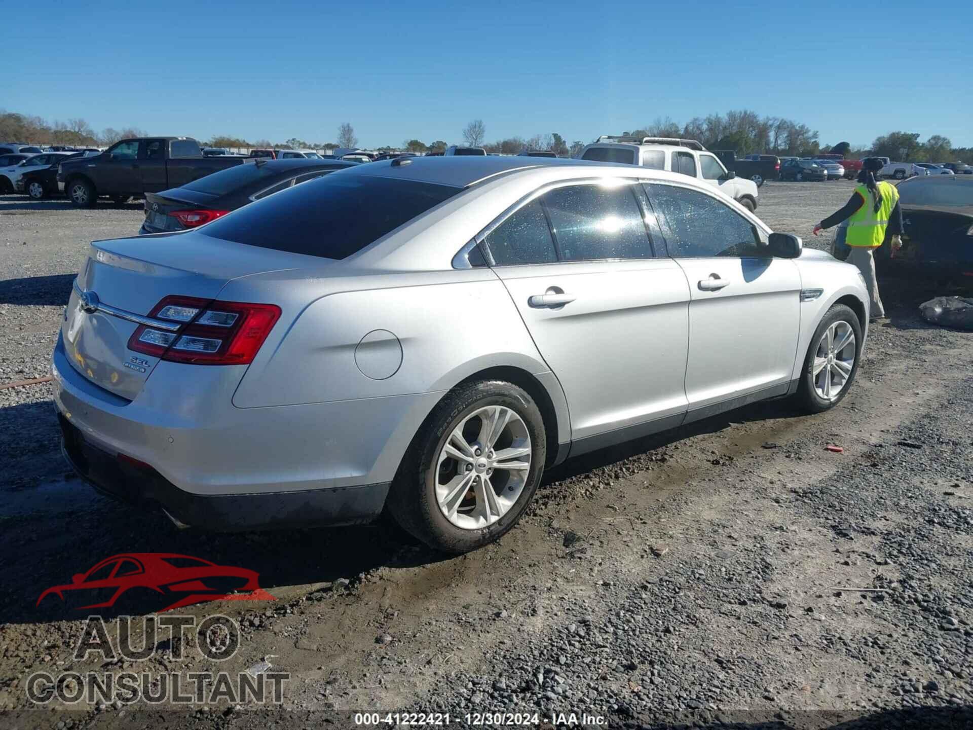 FORD TAURUS 2015 - 1FAHP2E81FG192544