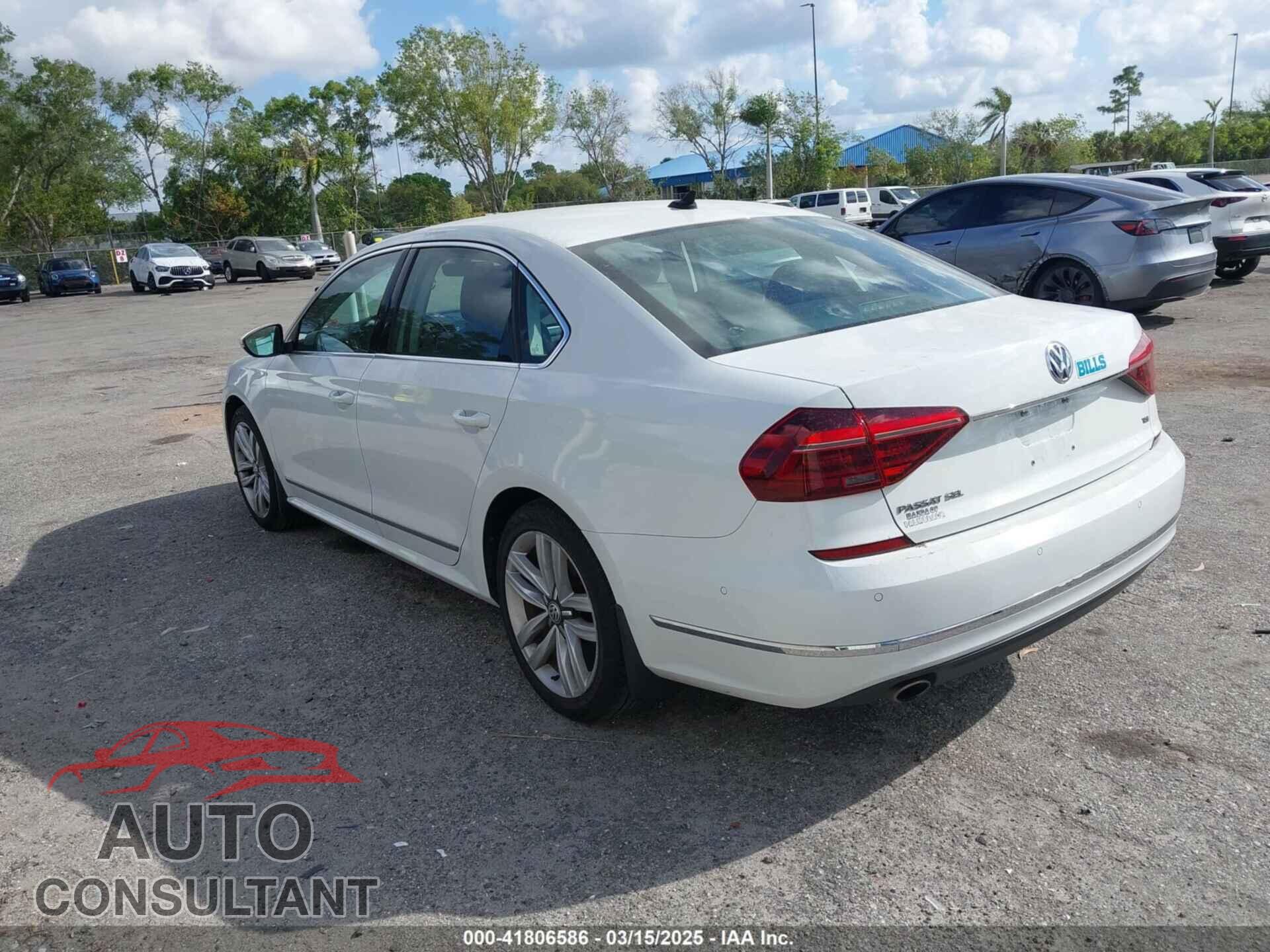 VOLKSWAGEN PASSAT 2017 - 1VWCT7A30HC045047