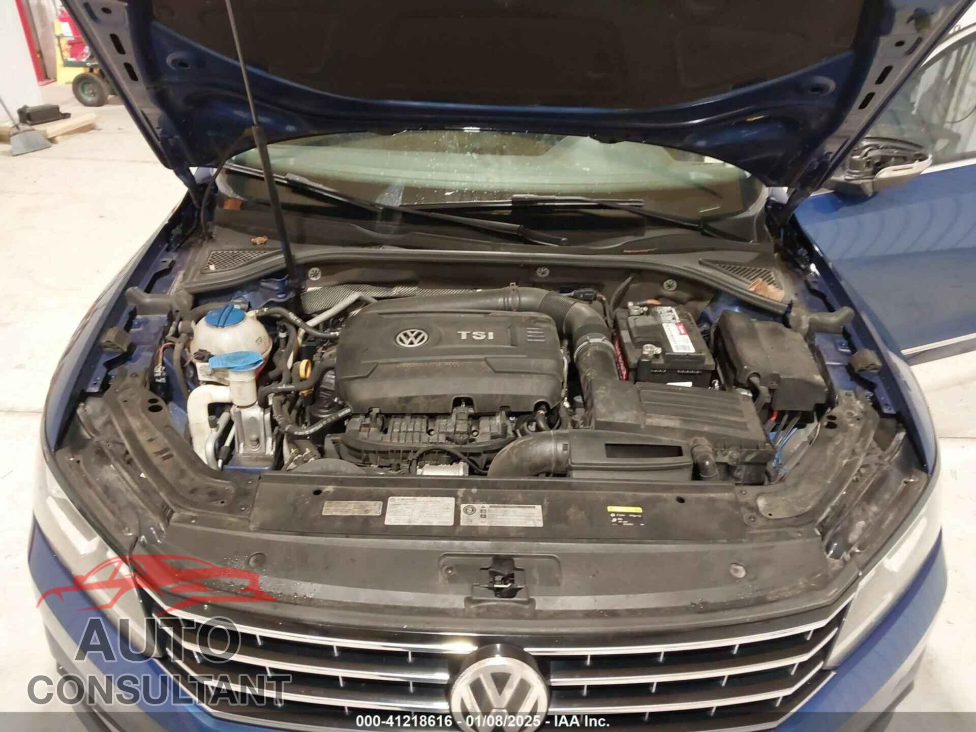 VOLKSWAGEN PASSAT 2017 - 1VWAT7A38HC013602