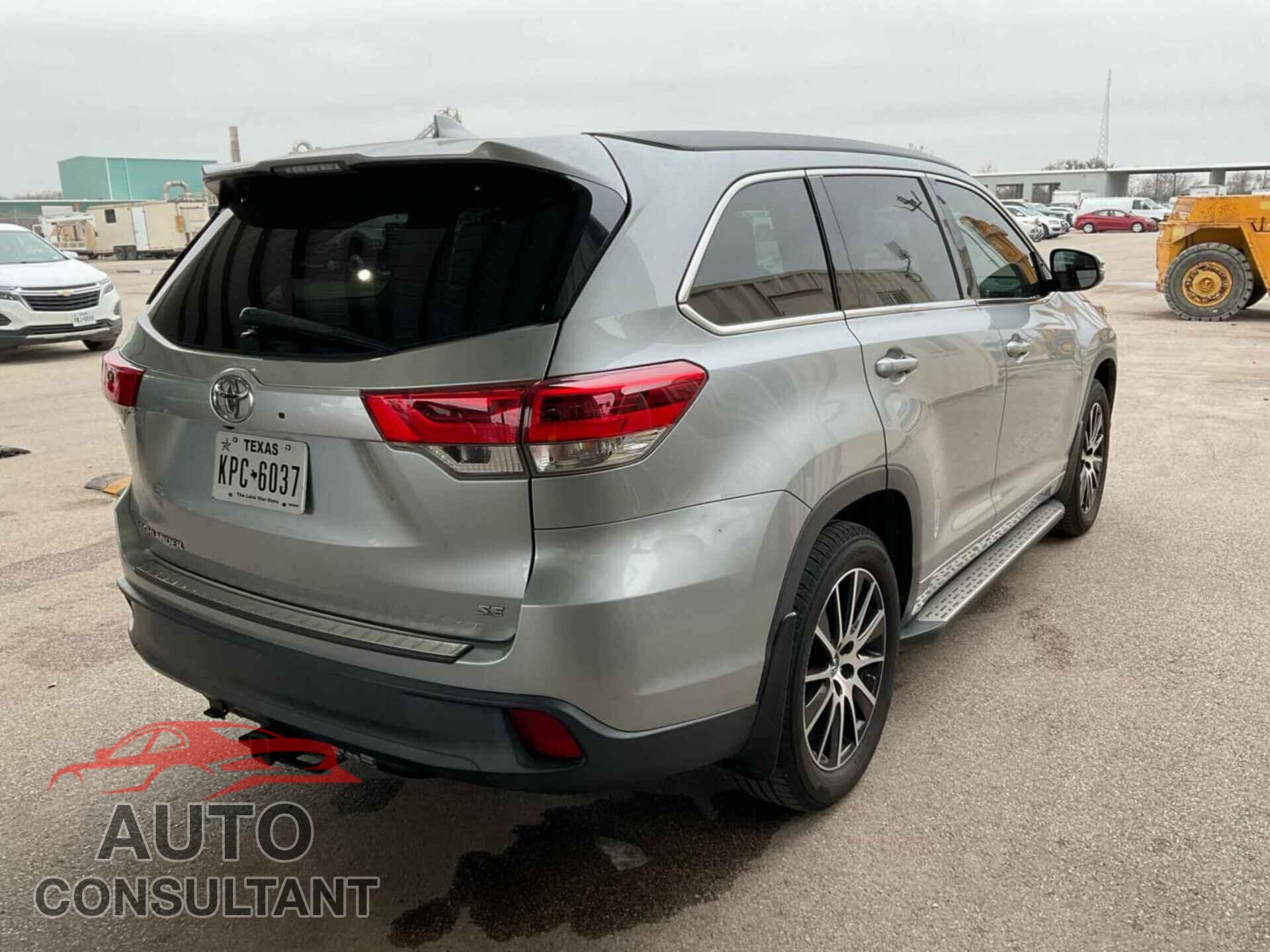 TOYOTA HIGHLANDER 2018 - 5TDKZRFH4JS535928