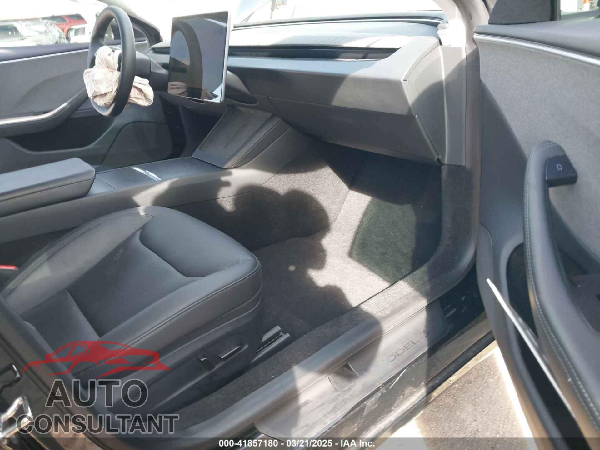 TESLA MODEL 3 2024 - 5YJ3E1EA5RF716946