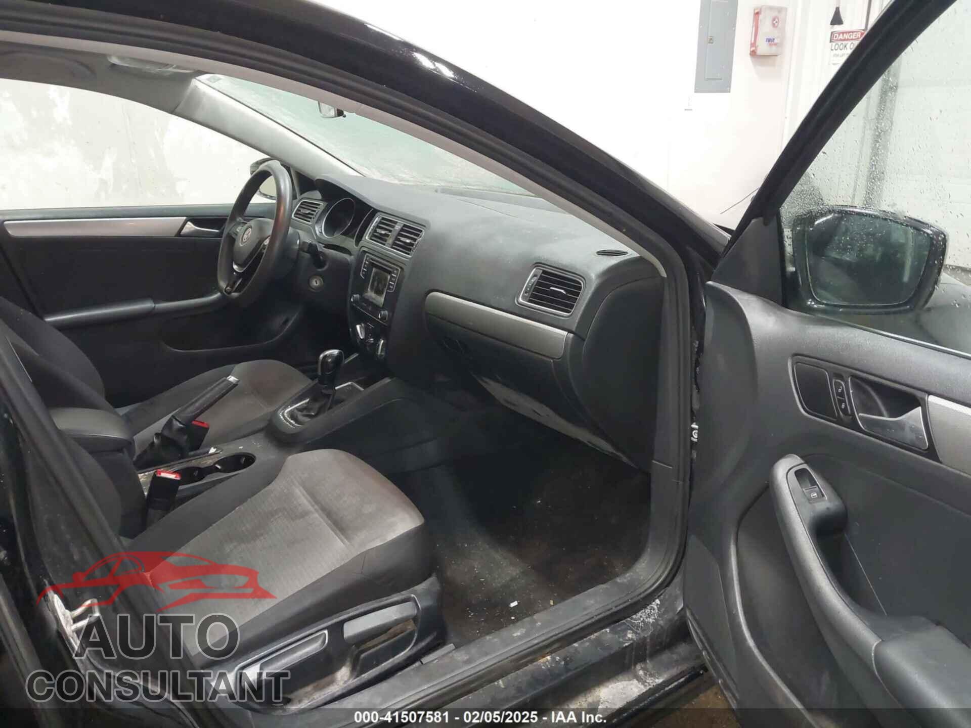VOLKSWAGEN JETTA 2017 - 3VW2B7AJ2HM308473