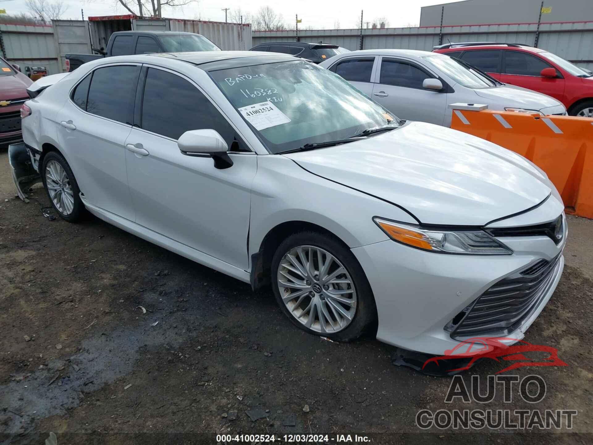 TOYOTA CAMRY 2018 - 4T1B11HK8JU081580