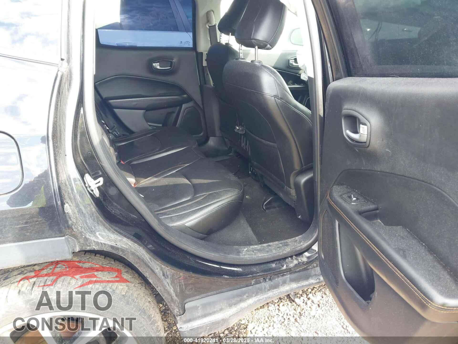 JEEP COMPASS 2018 - 3C4NJDCB5JT200299