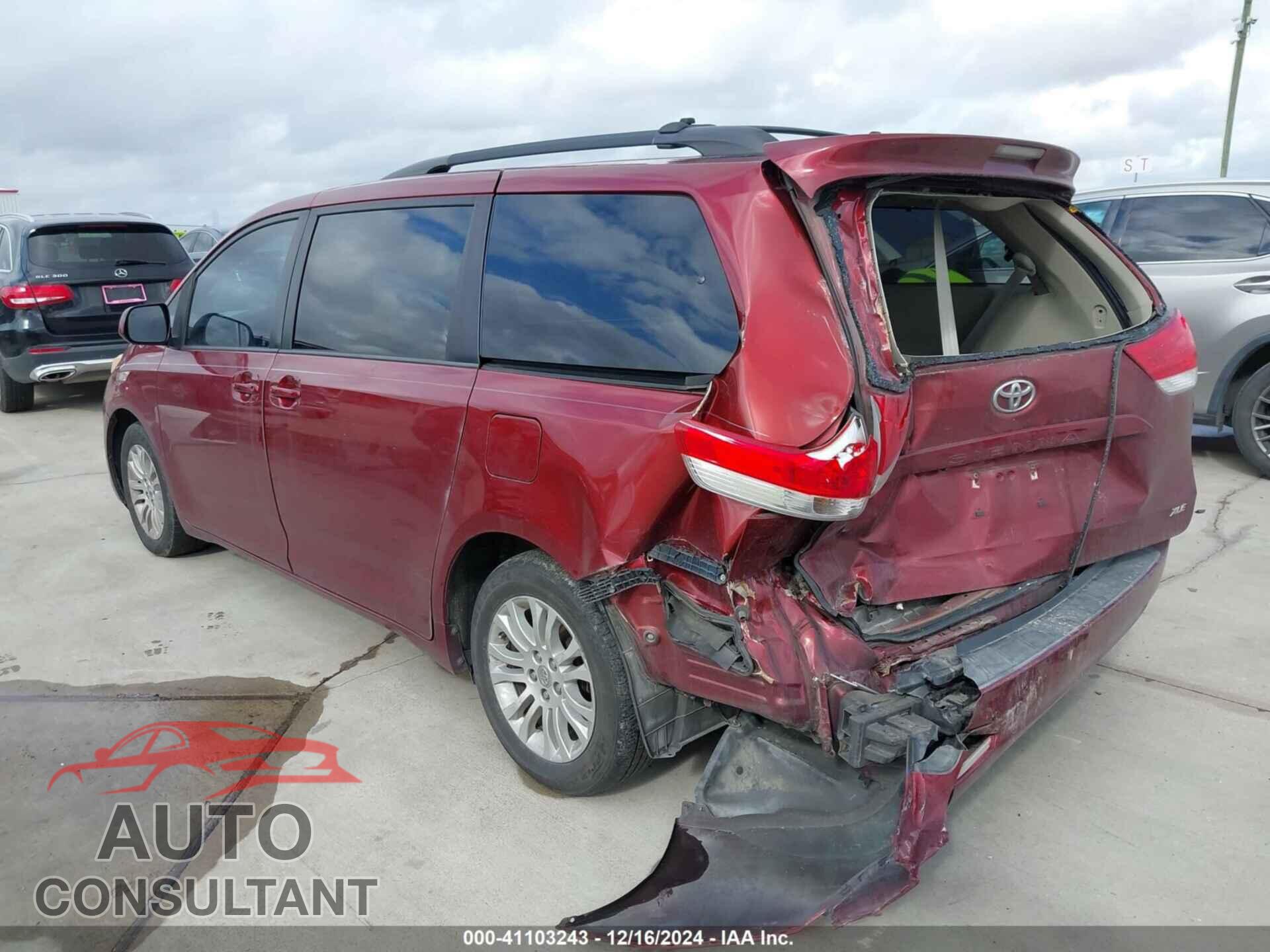 TOYOTA SIENNA 2013 - 5TDYK3DC8DS357108