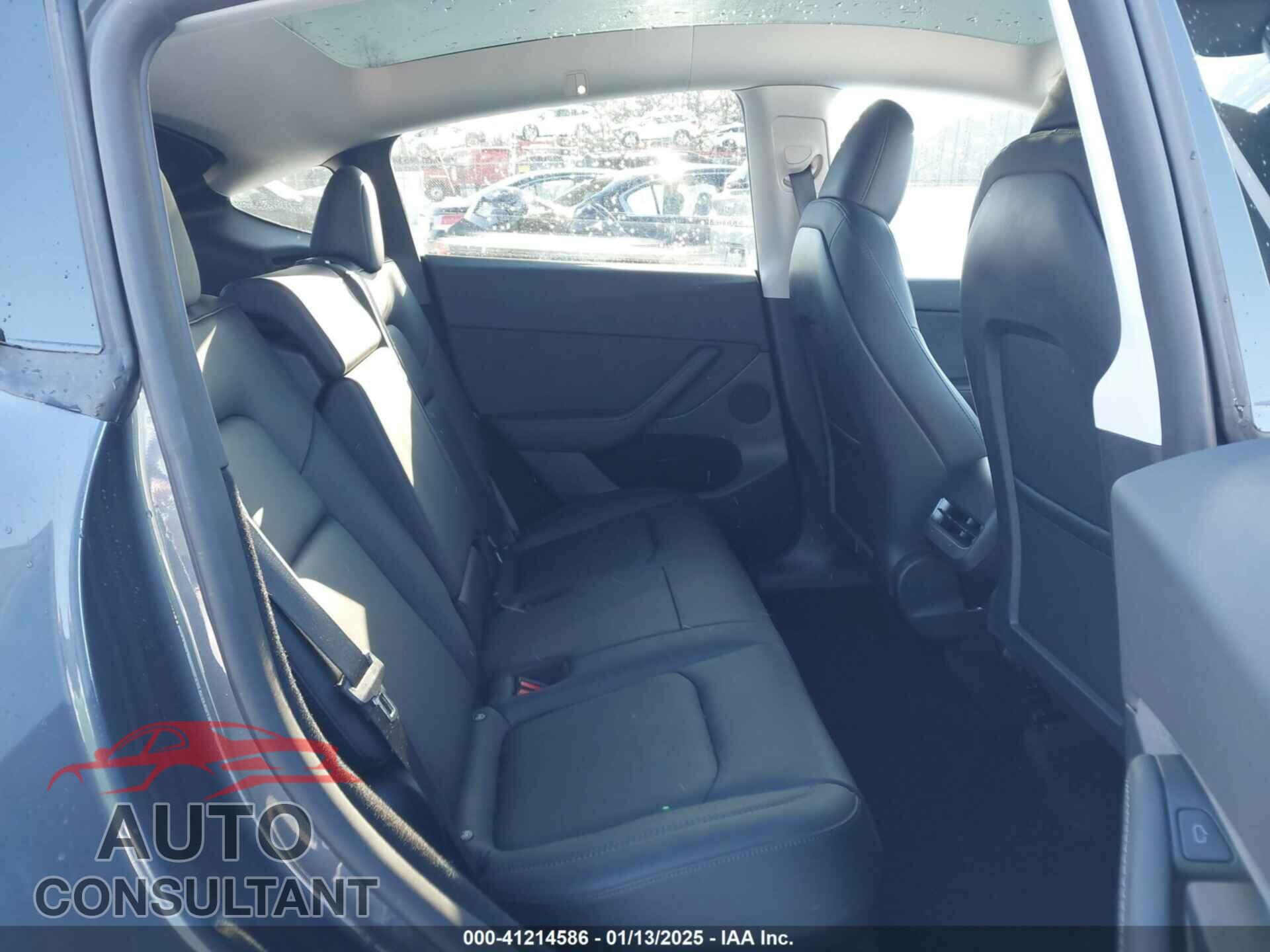 TESLA MODEL Y 2023 - 7SAYGDEE9PF788320