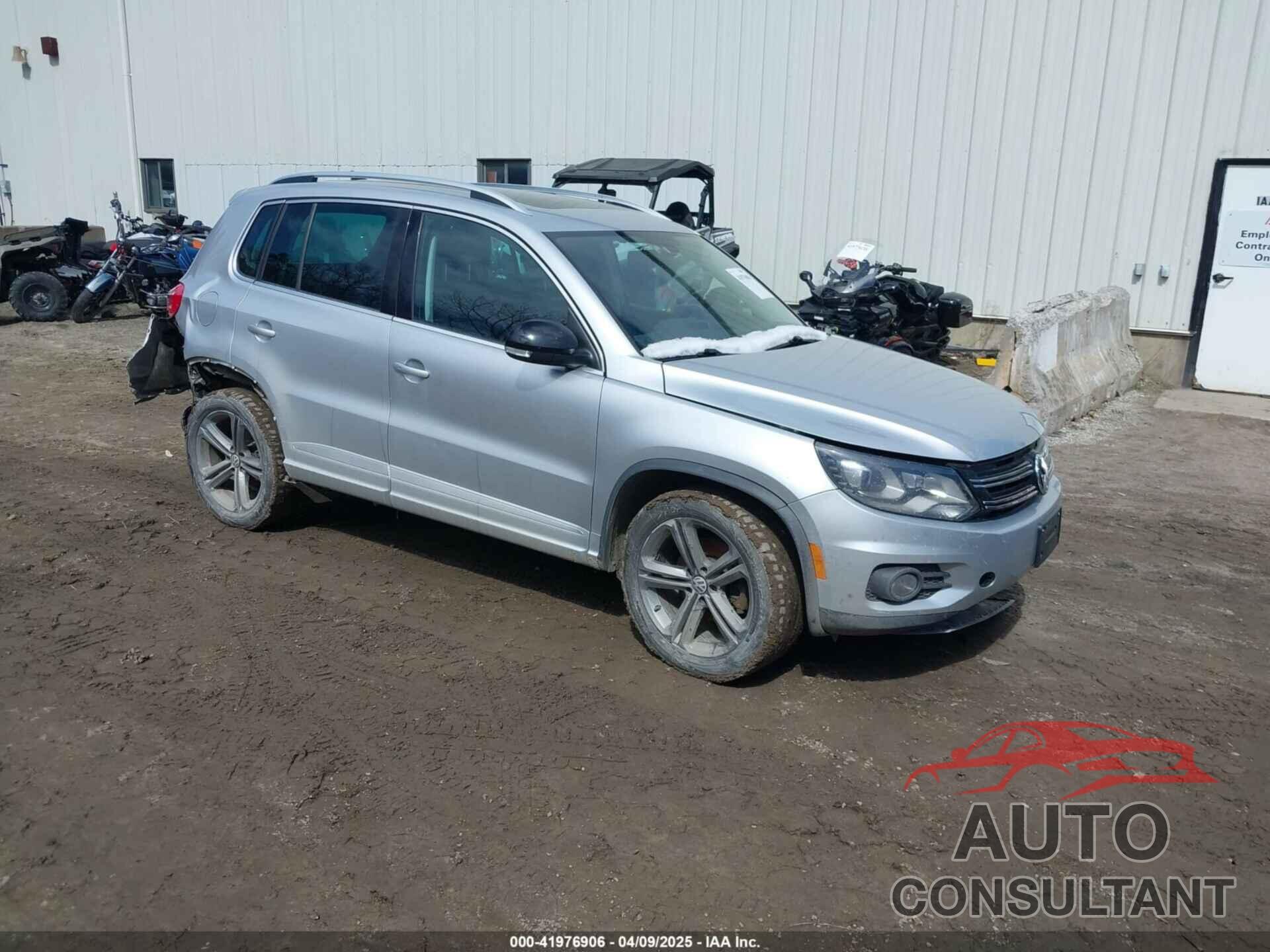 VOLKSWAGEN TIGUAN 2017 - WVGUV7AX4HK017127
