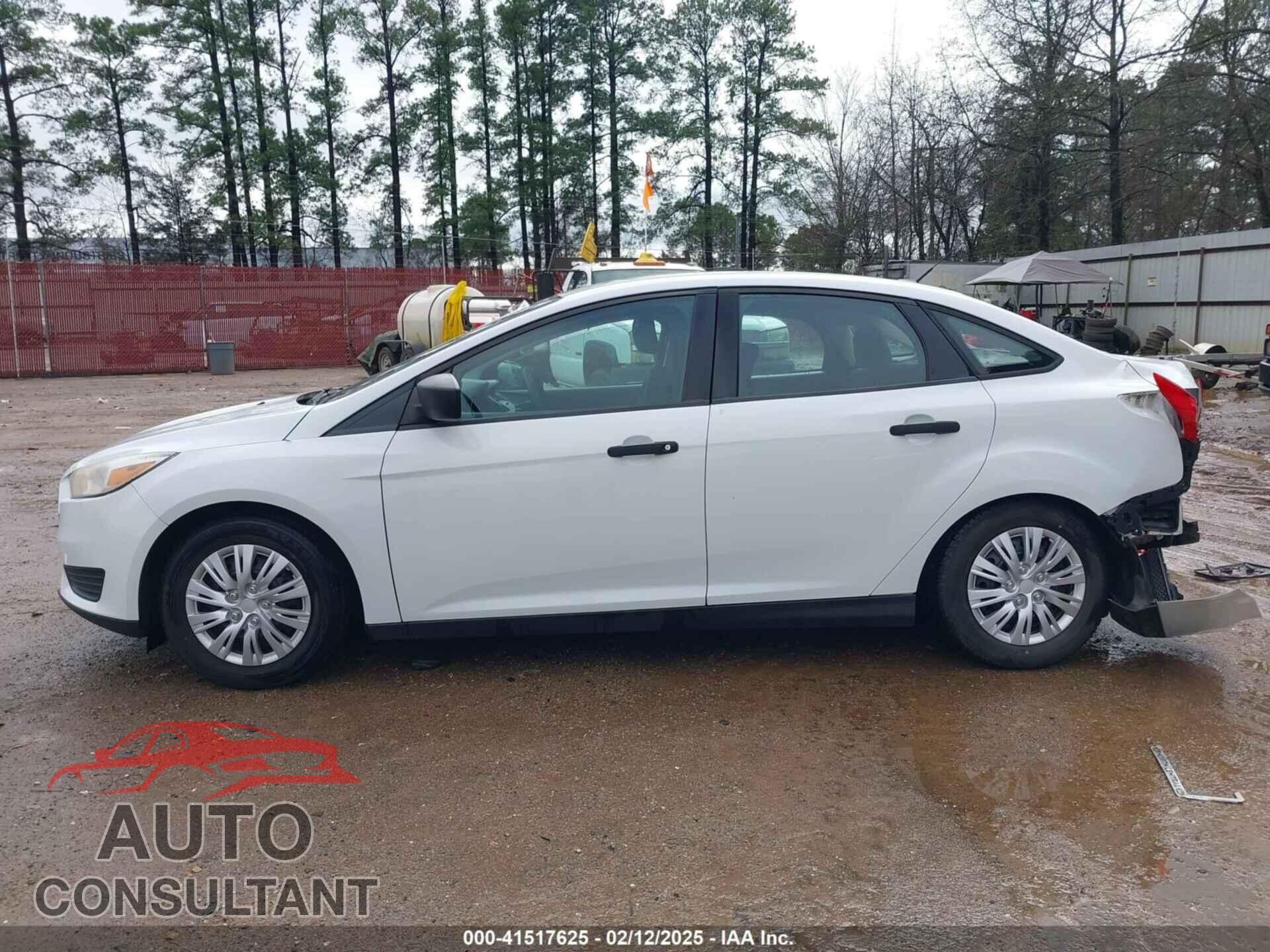 FORD FOCUS 2015 - 1FADP3E26FL376255