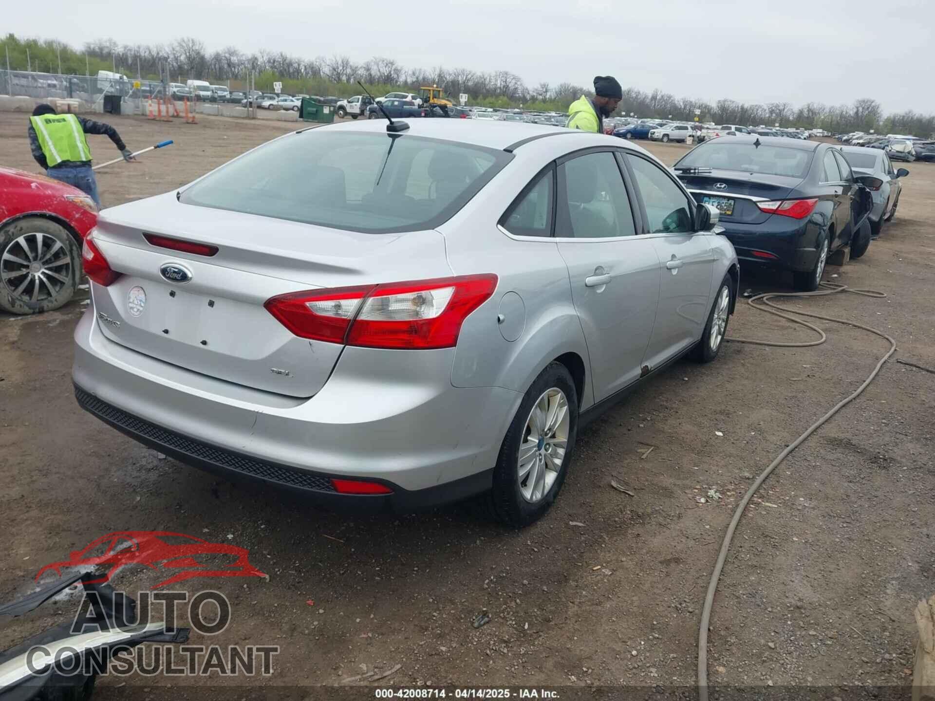 FORD FOCUS 2012 - 1FAHP3H28CL266719