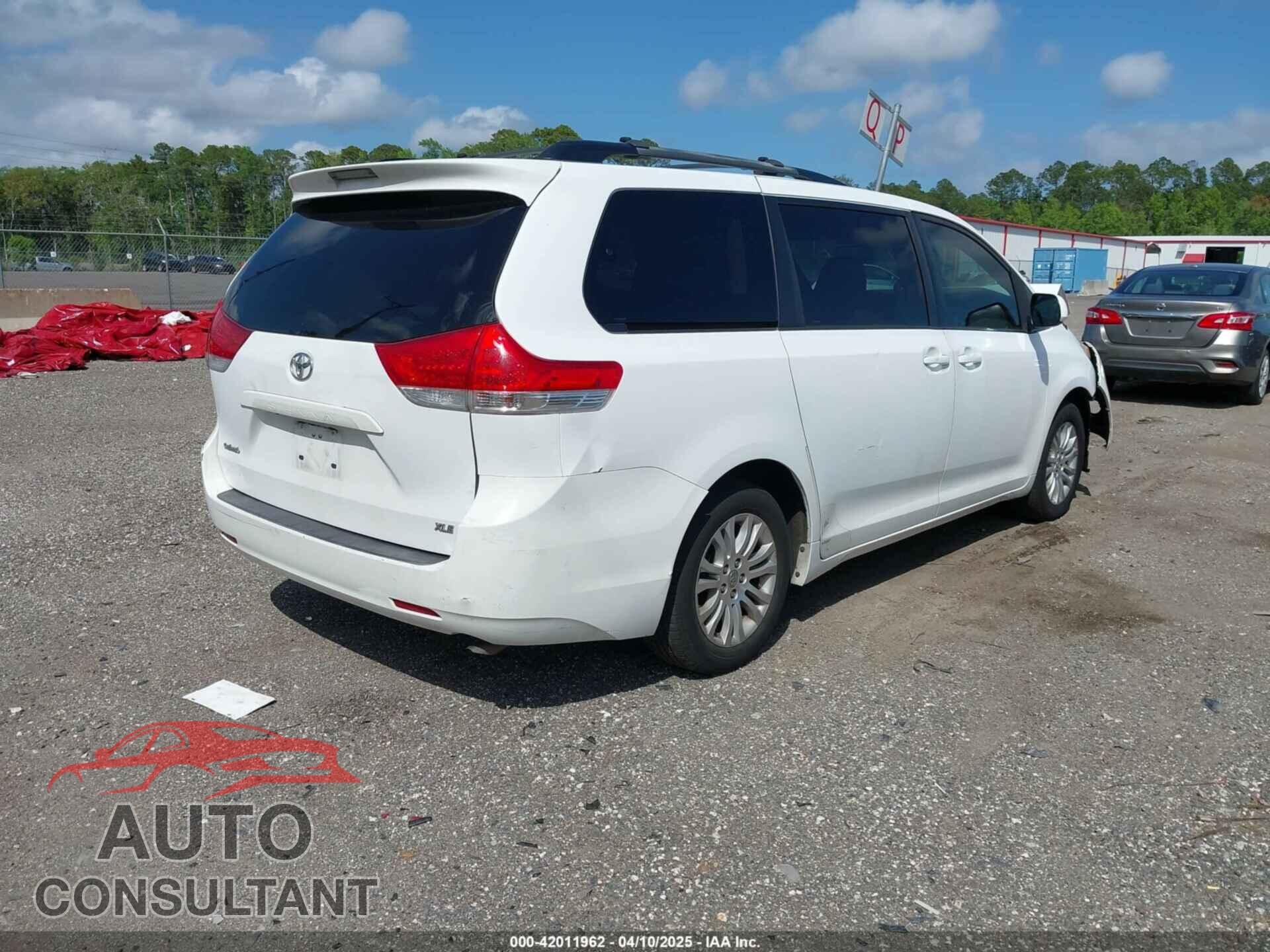 TOYOTA SIENNA 2011 - 5TDYK3DC7BS174750