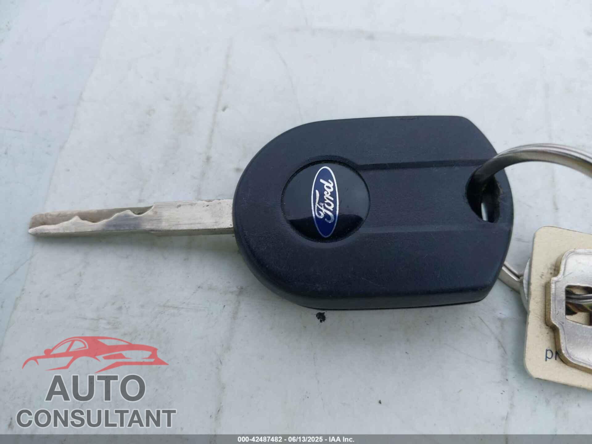 FORD TRANSIT CONNECT 2016 - NM0LS7E77G1289336