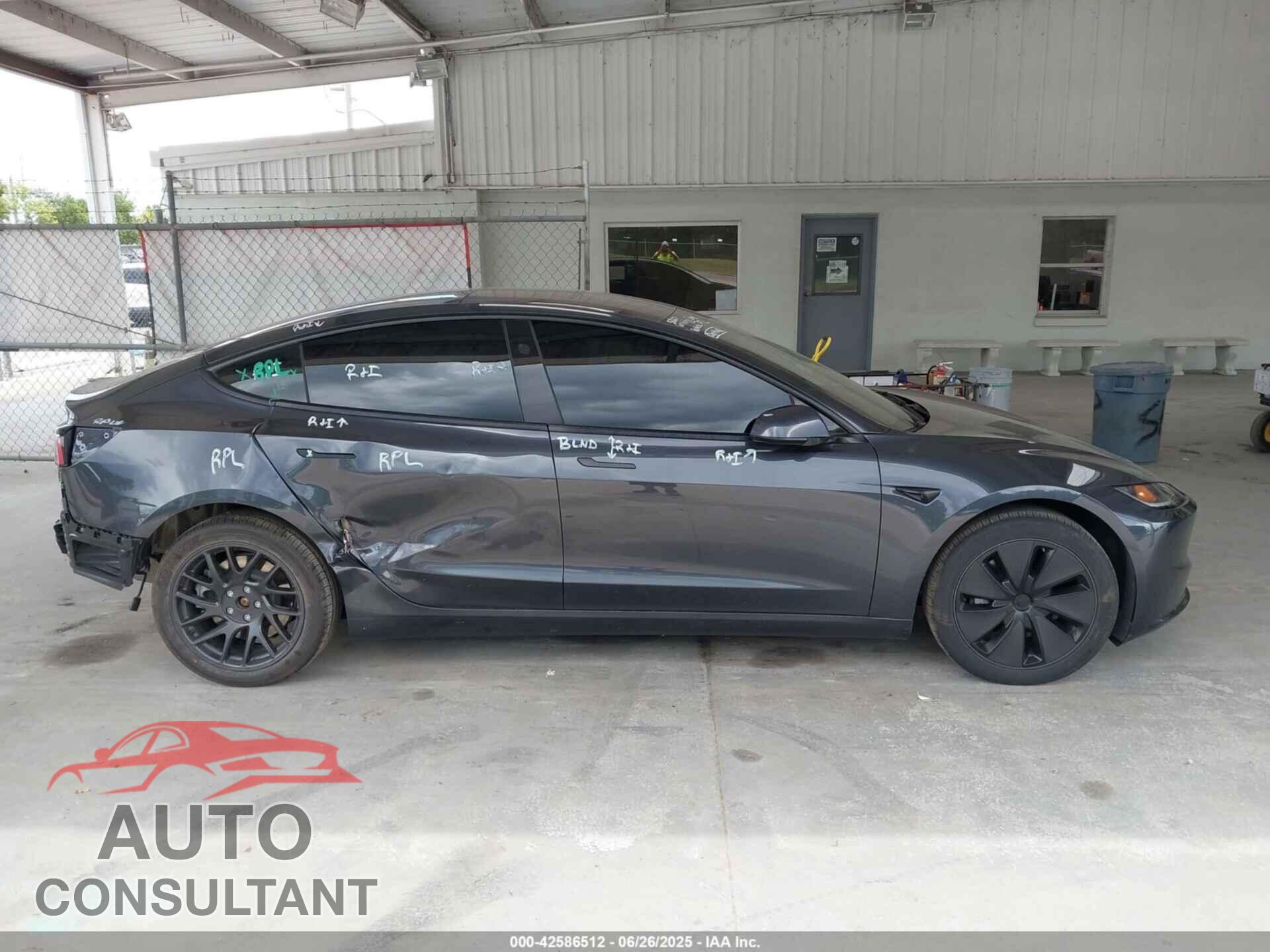 TESLA MODEL 3 2024 - 5YJ3E1EA7RF739130