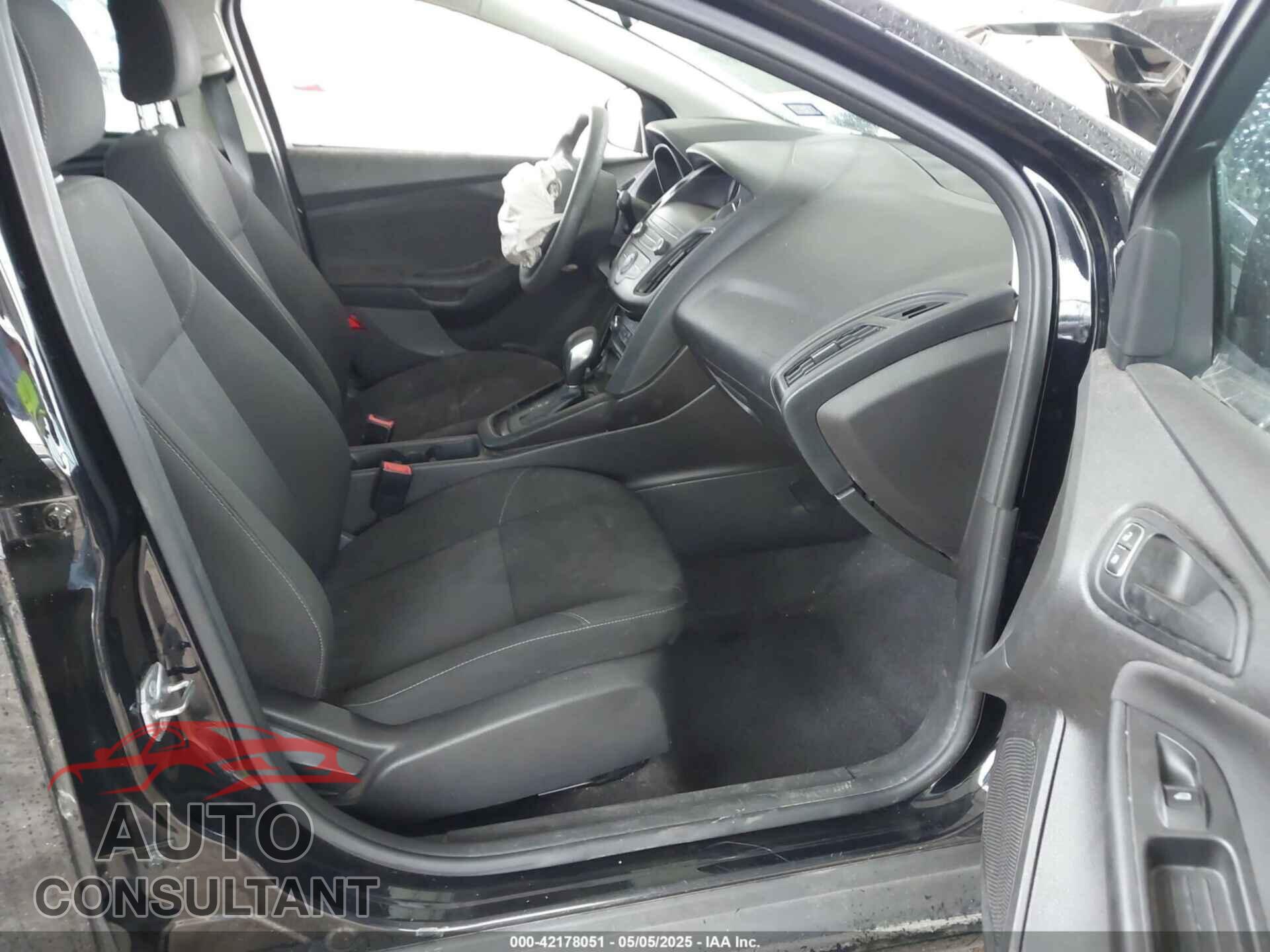 FORD FOCUS 2018 - 1FADP3E26JL302732