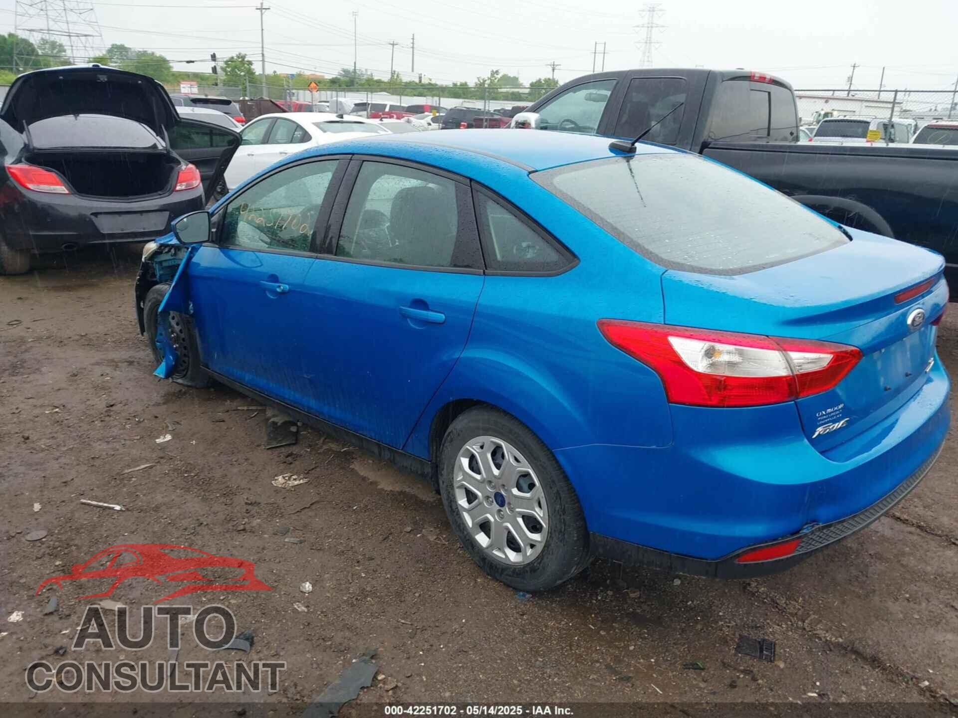FORD FOCUS 2012 - 1FAHP3F23CL447469