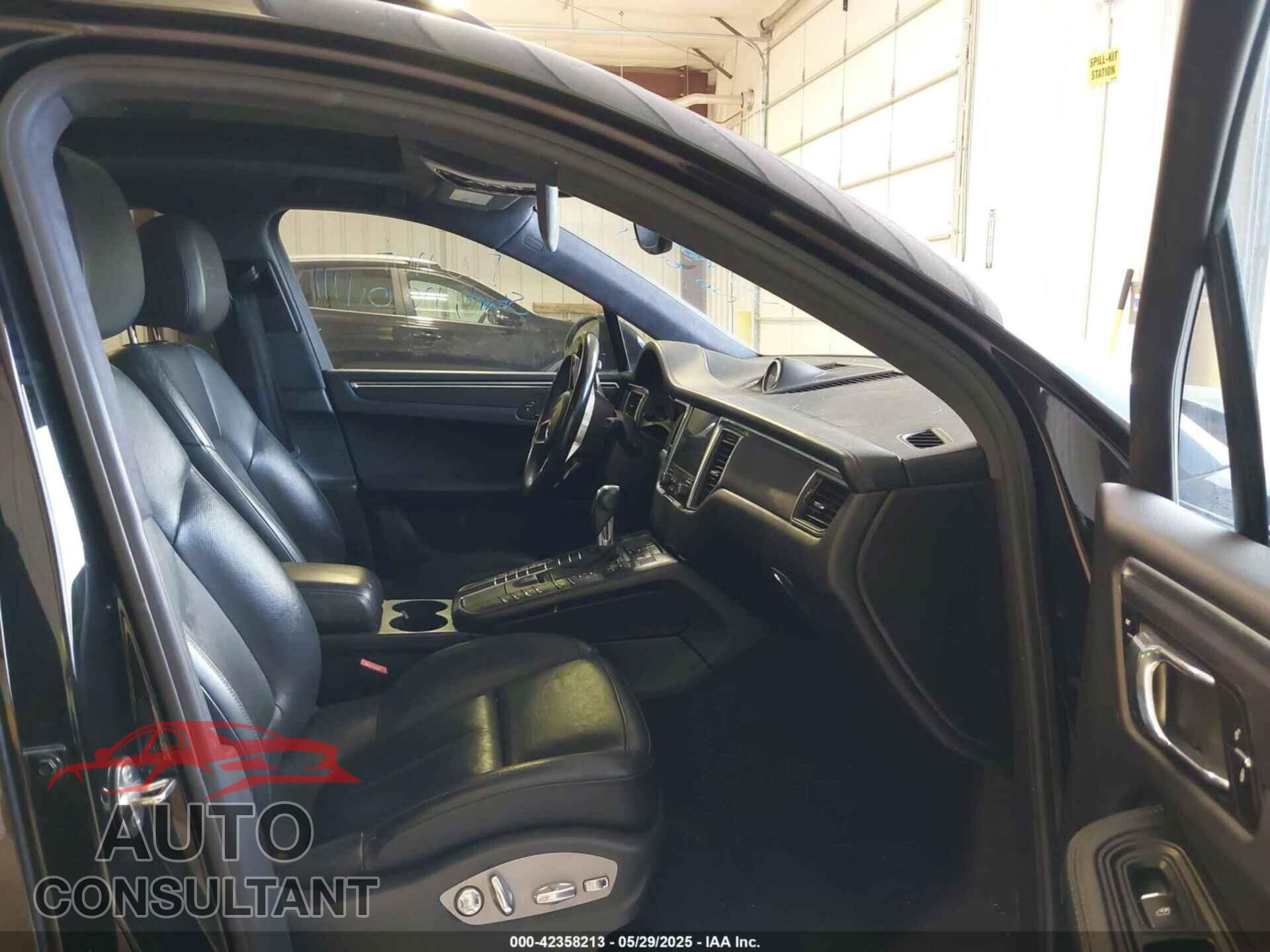 PORSCHE MACAN 2017 - WP1AG2A56HLB51567