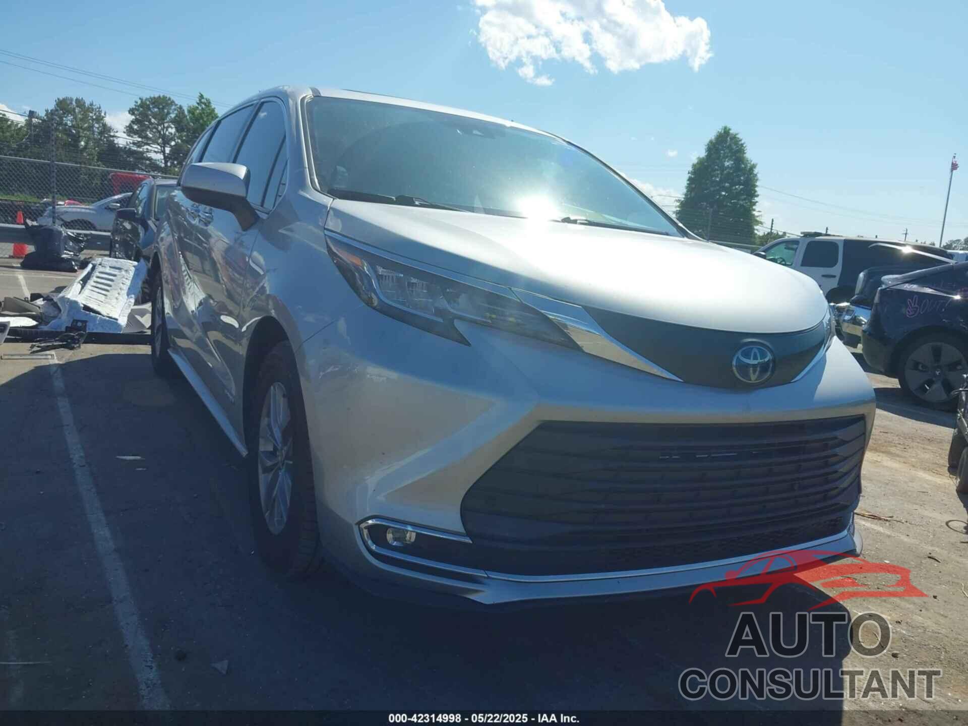TOYOTA SIENNA 2021 - 5TDYRKEC3MS026473
