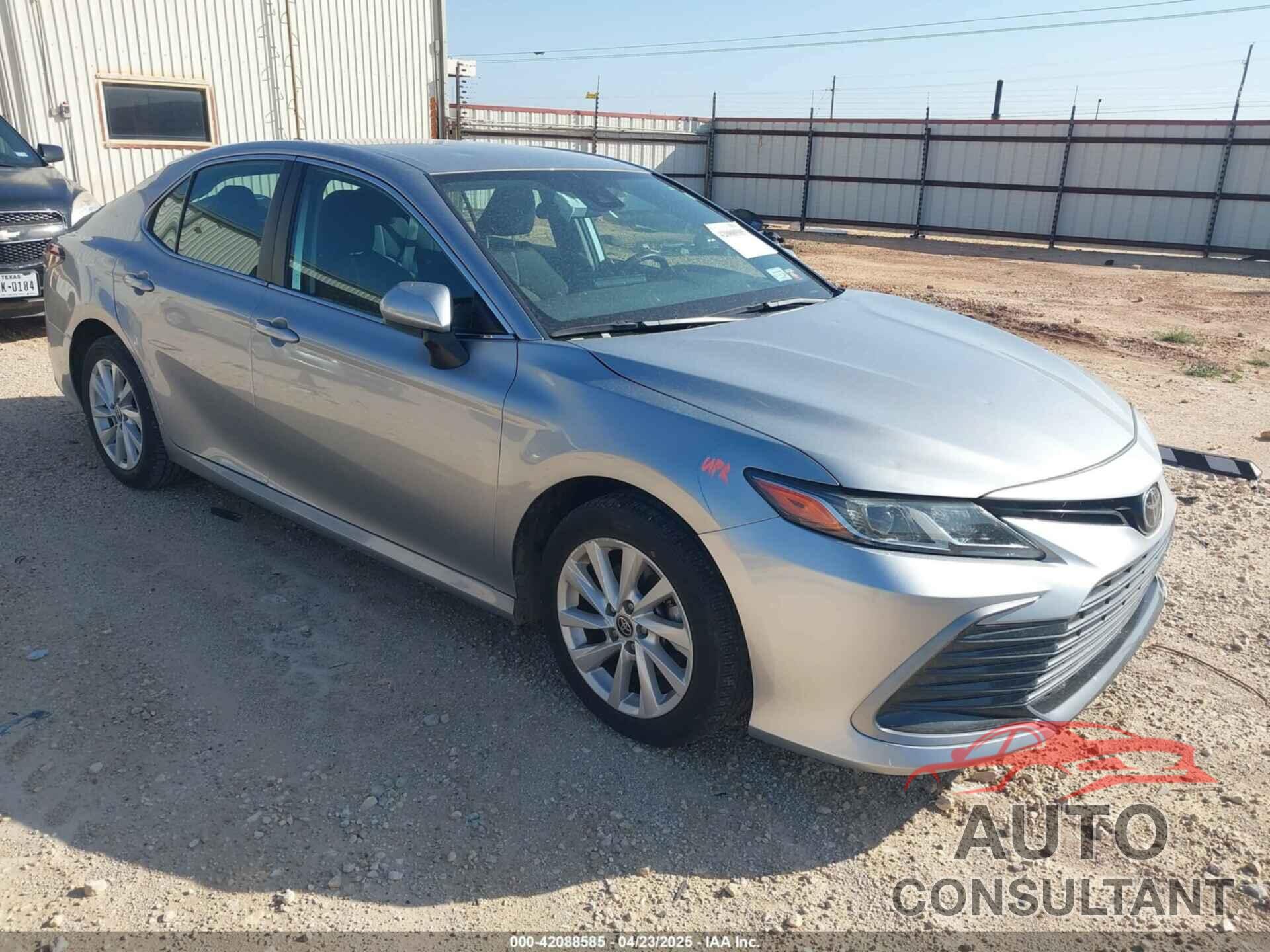 TOYOTA CAMRY 2022 - 4T1C11AK1NU697349