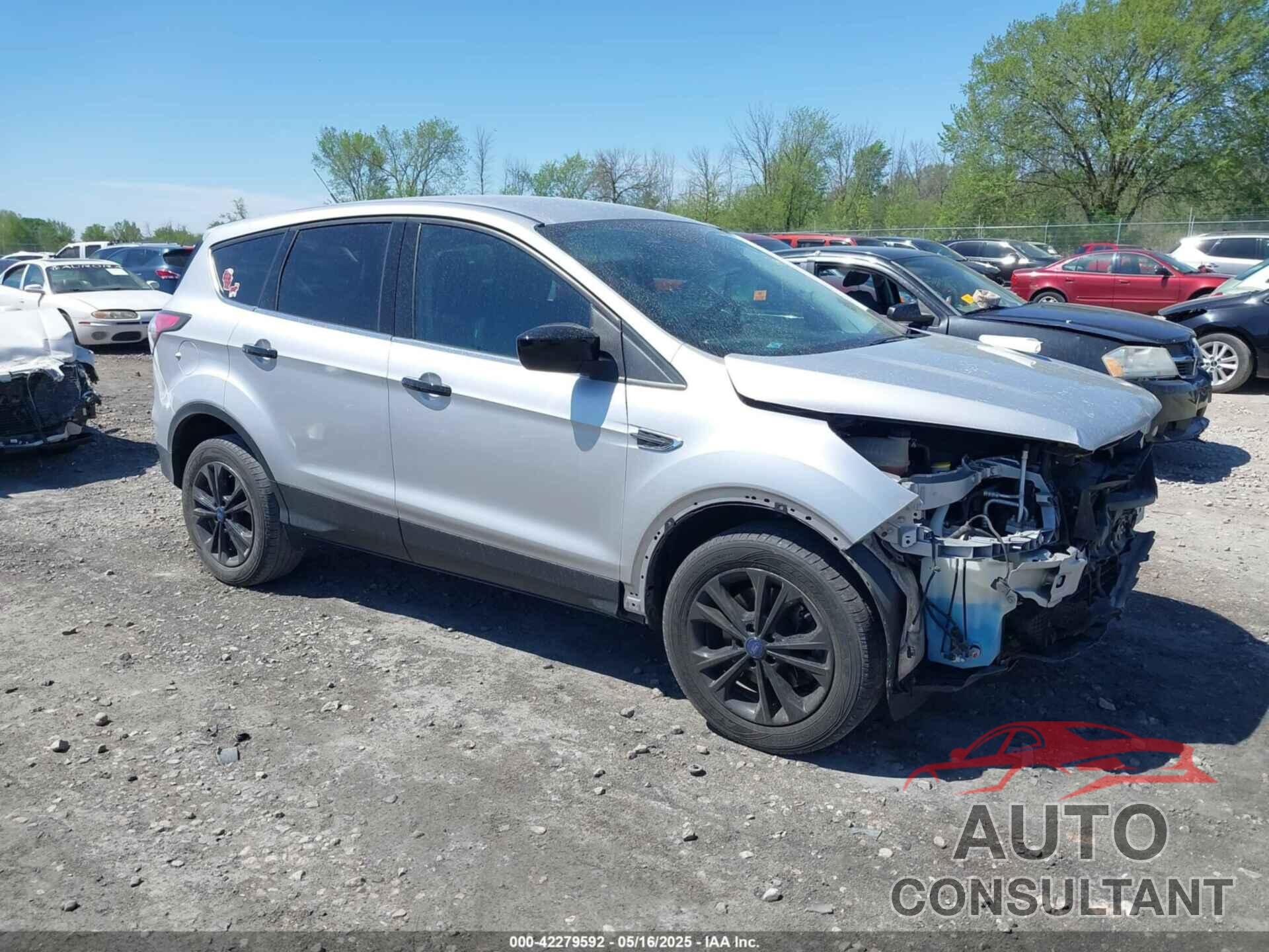 FORD ESCAPE 2017 - 1FMCU0GD3HUB34575