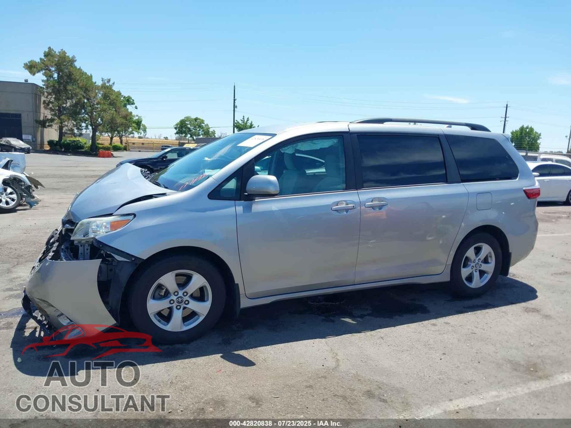 TOYOTA SIENNA 2018 - 5TDKZ3DC3JS908591
