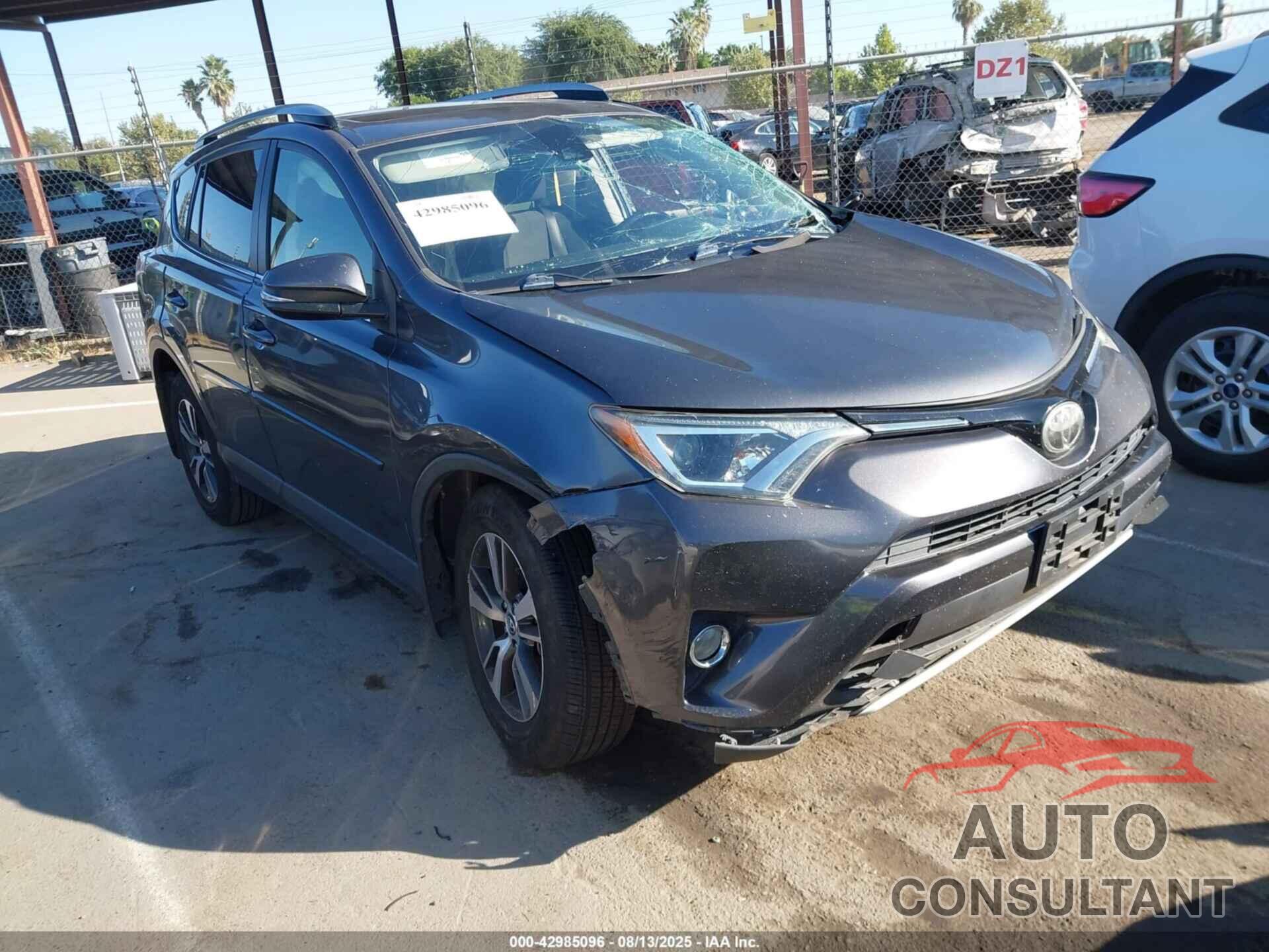 TOYOTA RAV4 2017 - JTMWFREV6HJ713864