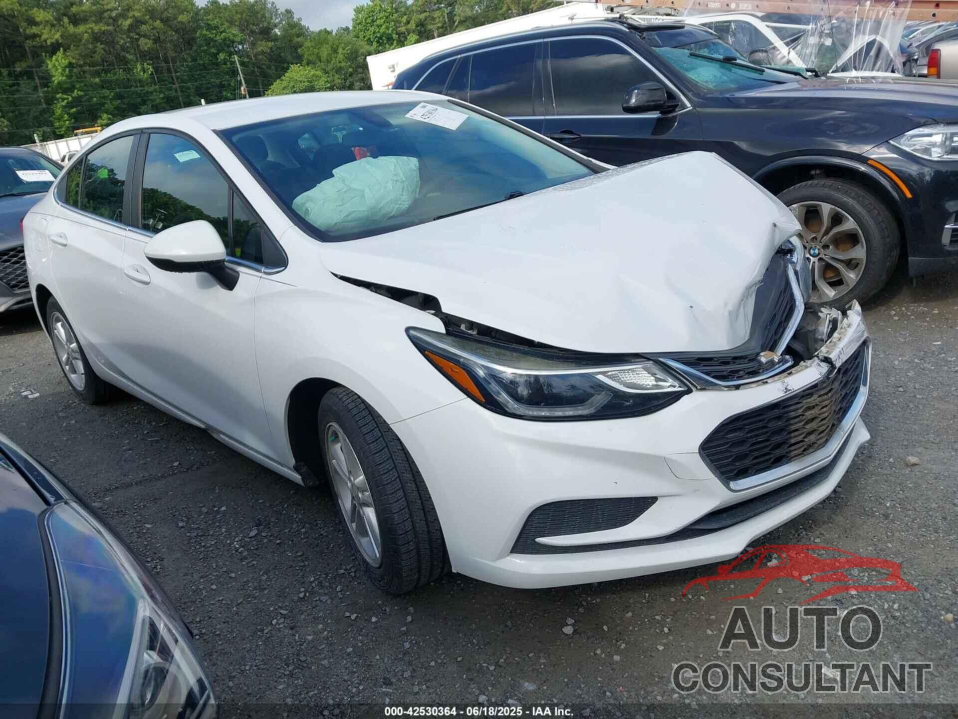 CHEVROLET CRUZE 2018 - 1G1BE5SM8J7178277