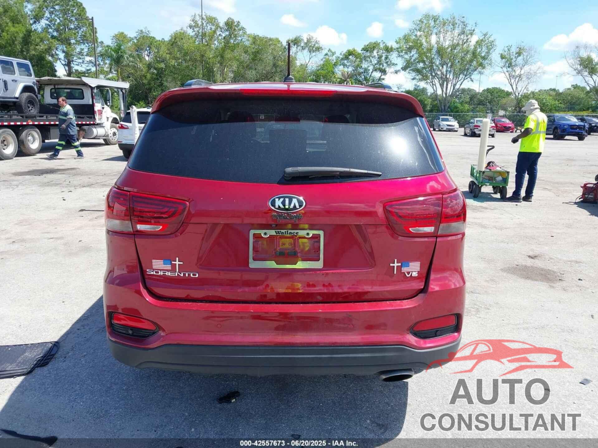 KIA SORENTO 2019 - 5XYPG4A54KG600304