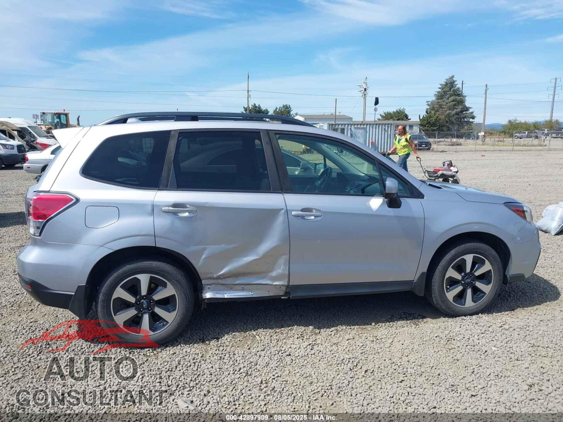 SUBARU FORESTER 2017 - JF2SJAEC0HH562512
