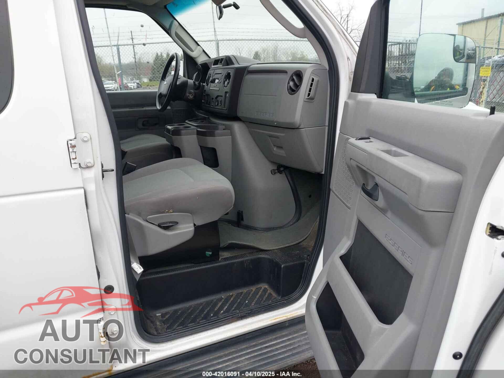 FORD E-350 SUPER DUTY 2011 - 1FDNE3BL2BDB21572