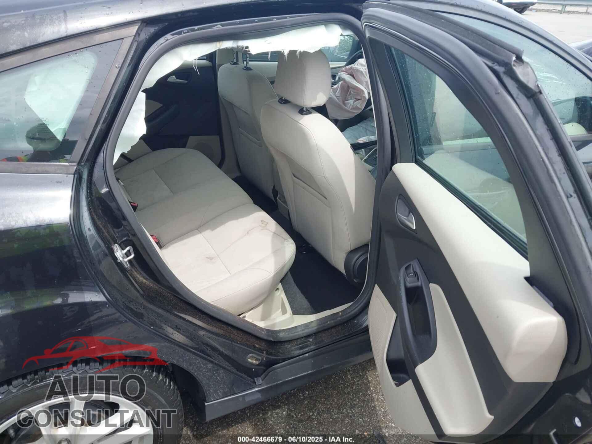 FORD FOCUS 2015 - 1FADP3K27FL297729