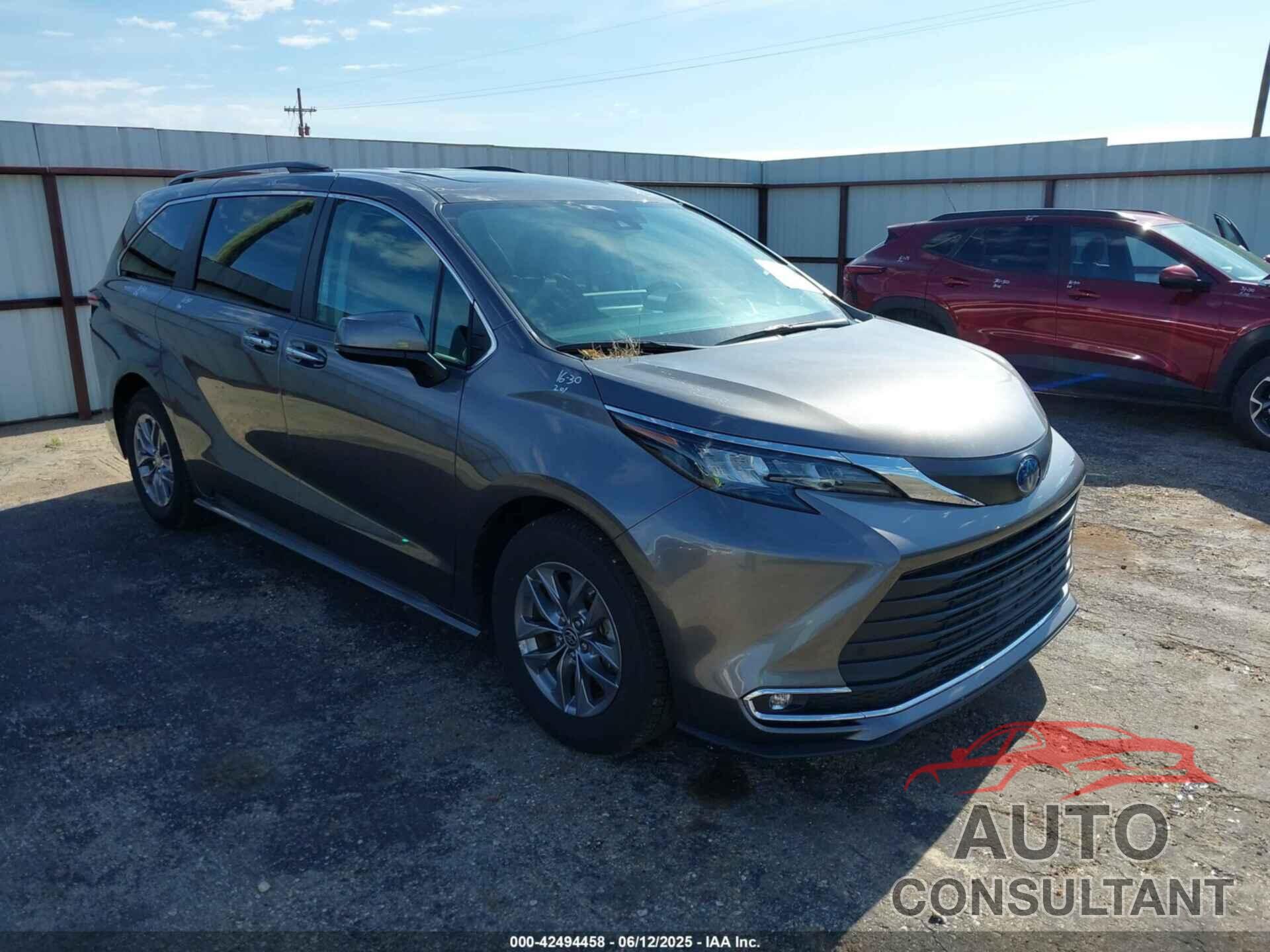 TOYOTA SIENNA 2024 - 5TDYRKEC8RS205549