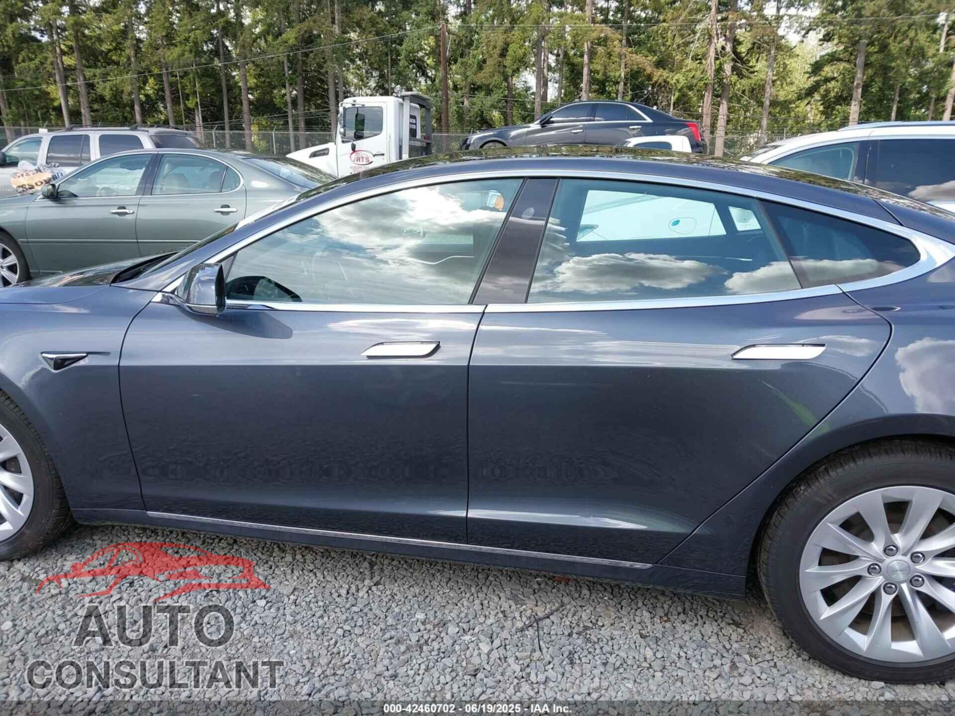 TESLA MODEL S 2017 - 5YJSA1E27HF202563
