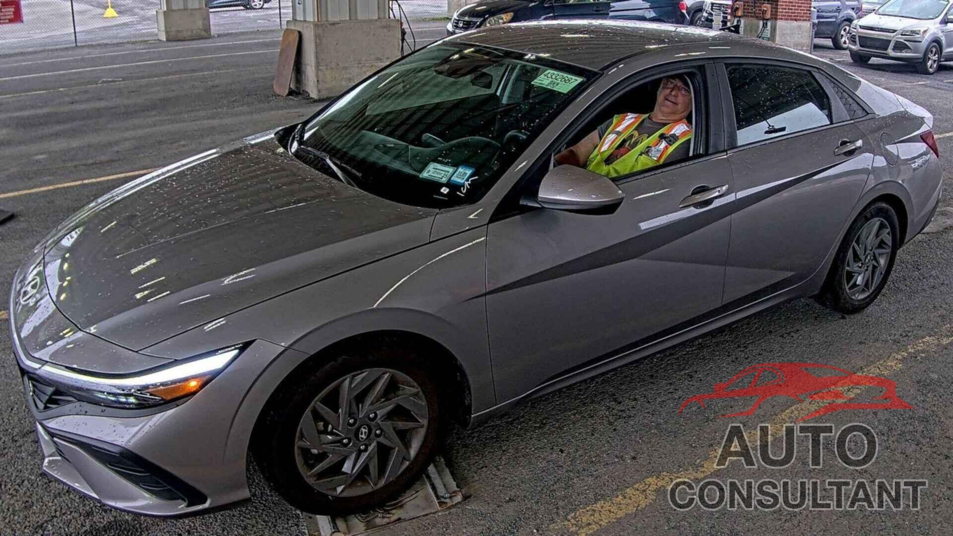 HYUNDAI ELANTRA 2024 - KMHLM4DG5RU647995