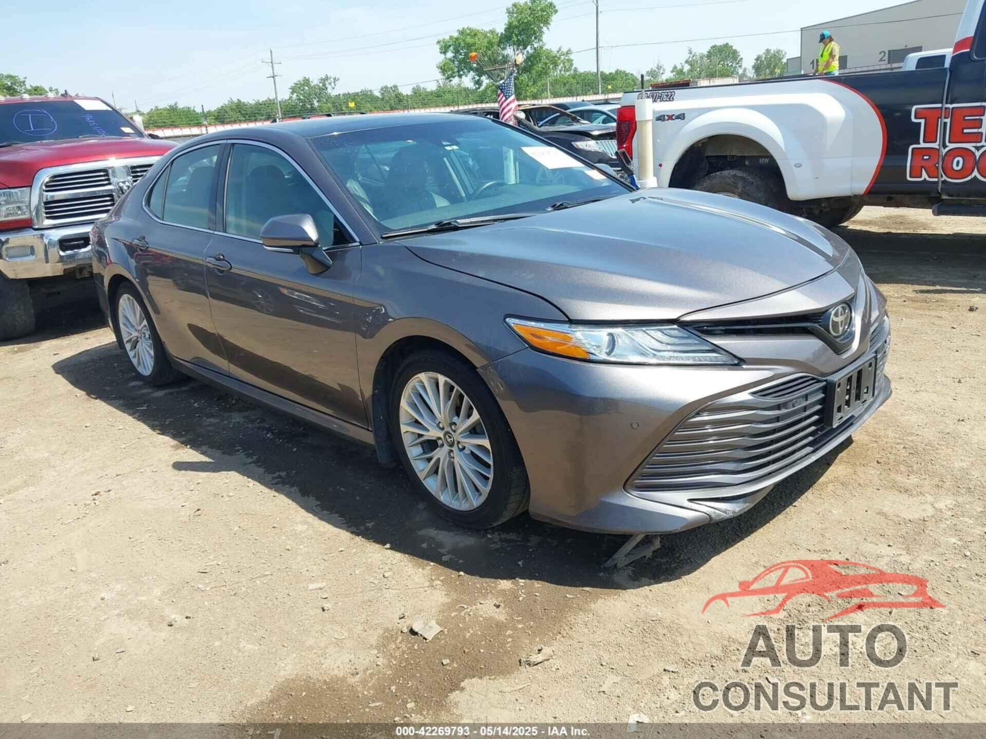TOYOTA CAMRY 2018 - 4T1B11HK5JU151455
