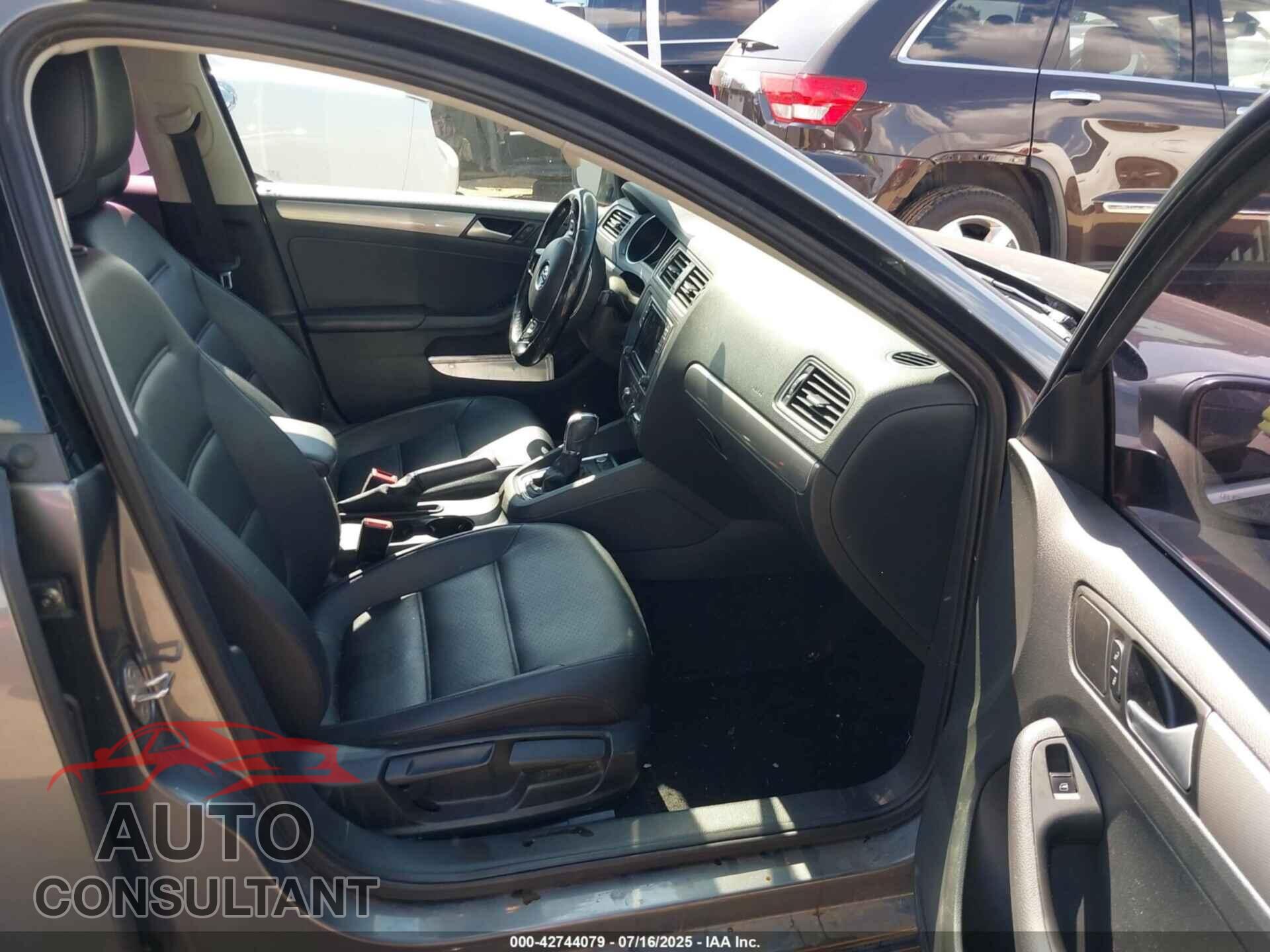 VOLKSWAGEN JETTA 2017 - 3VWDB7AJ5HM413470