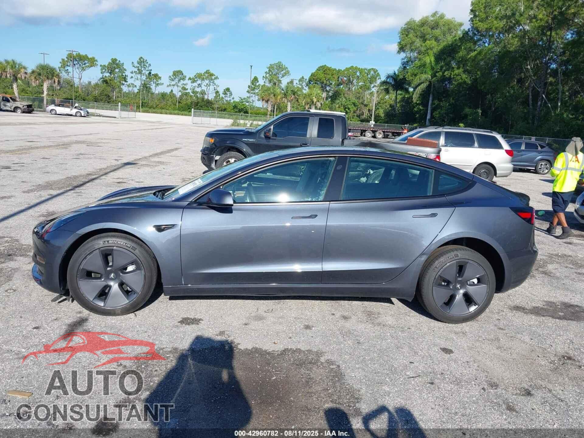 TESLA MODEL 3 2023 - 5YJ3E1EA0PF406555