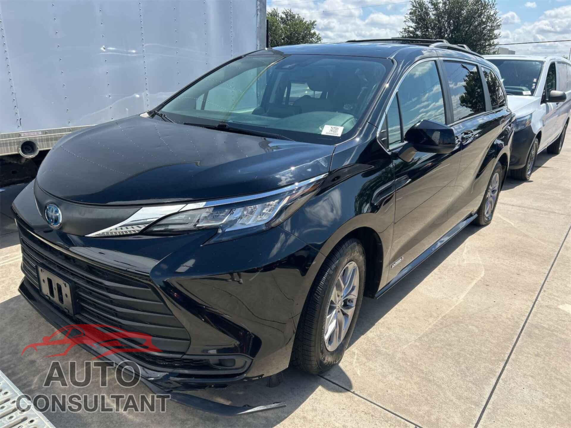 TOYOTA SIENNA 2021 - 5TDKSKFC8MS027725