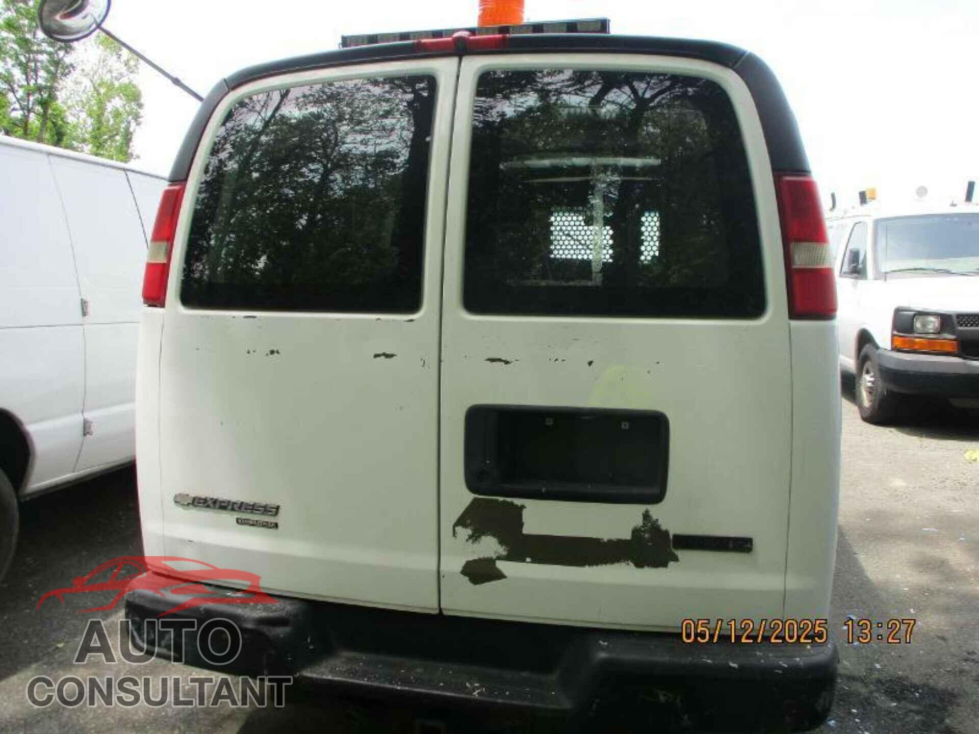 CHEVROLET EXPRESS G2500 2011 - 1GCWGFCB4B1123531