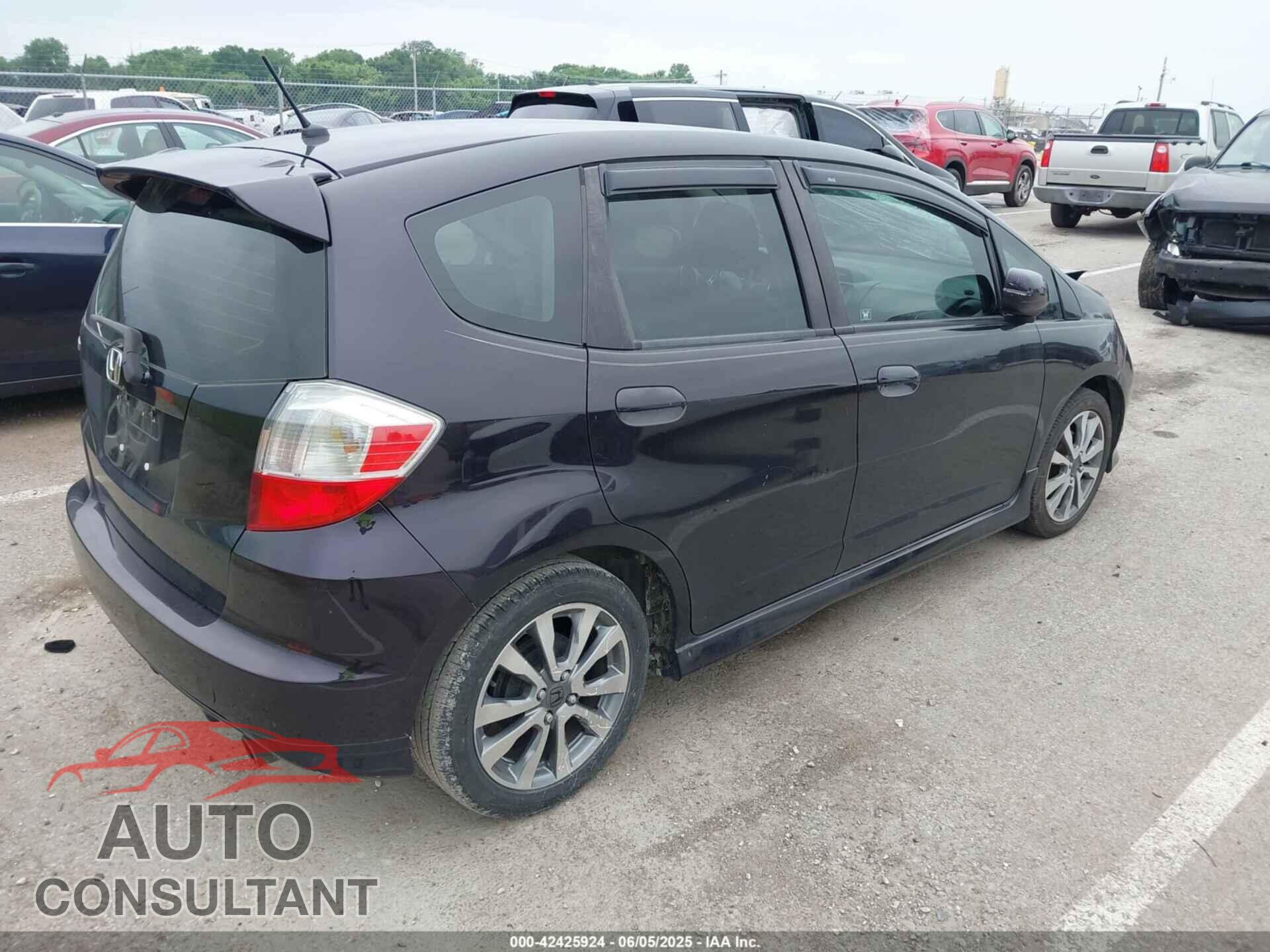 HONDA FIT 2013 - JHMGE8H61DC003080