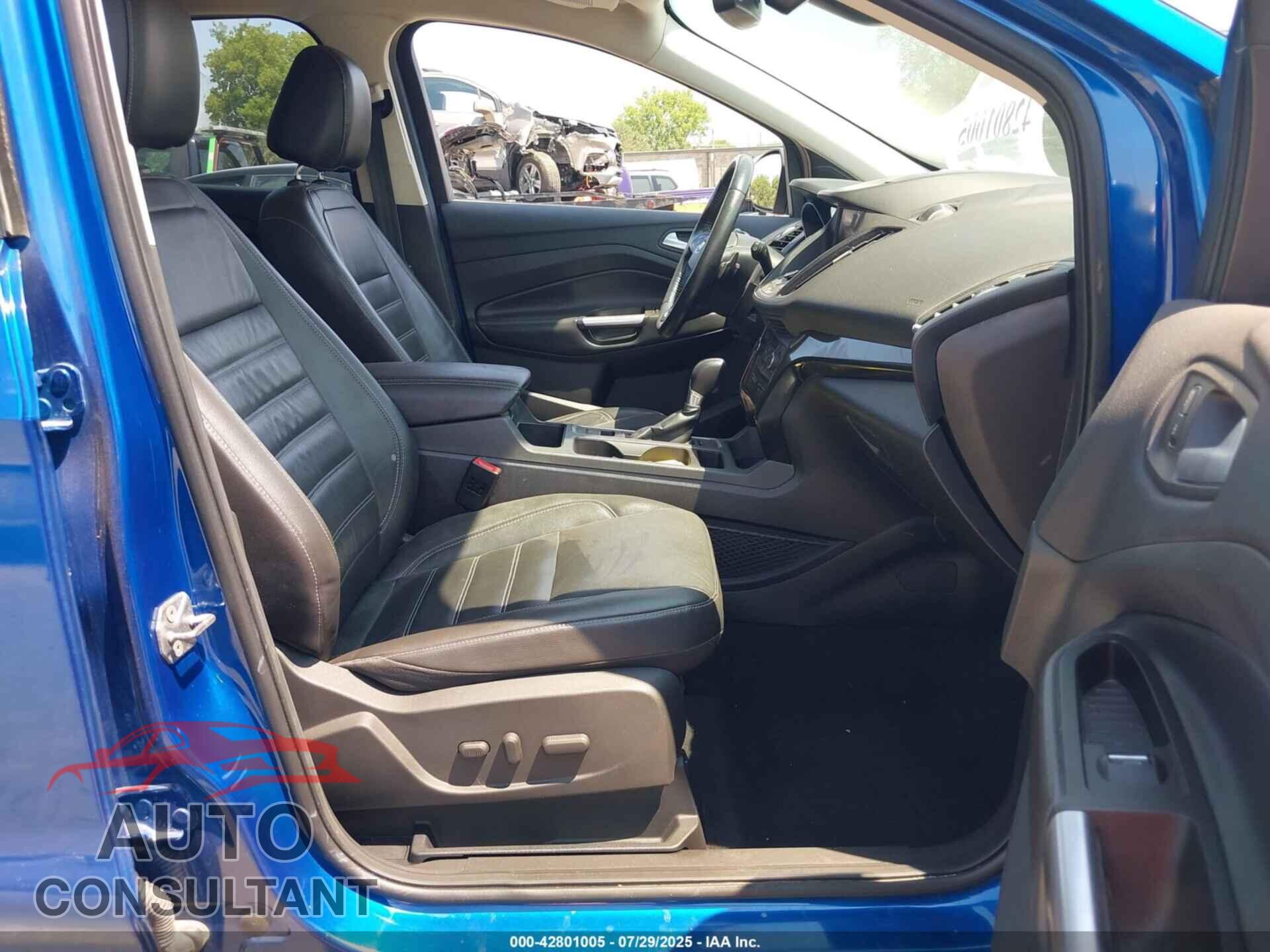 FORD ESCAPE 2017 - 1FMCU9JD6HUC13414