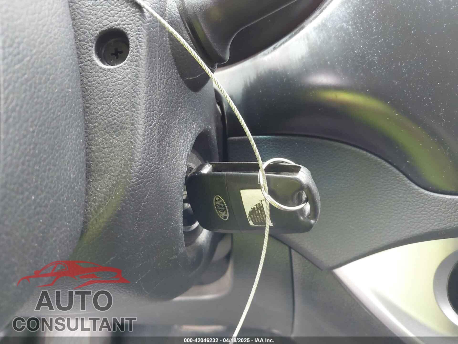 KIA RIO 2013 - KNADM4A35D6279015