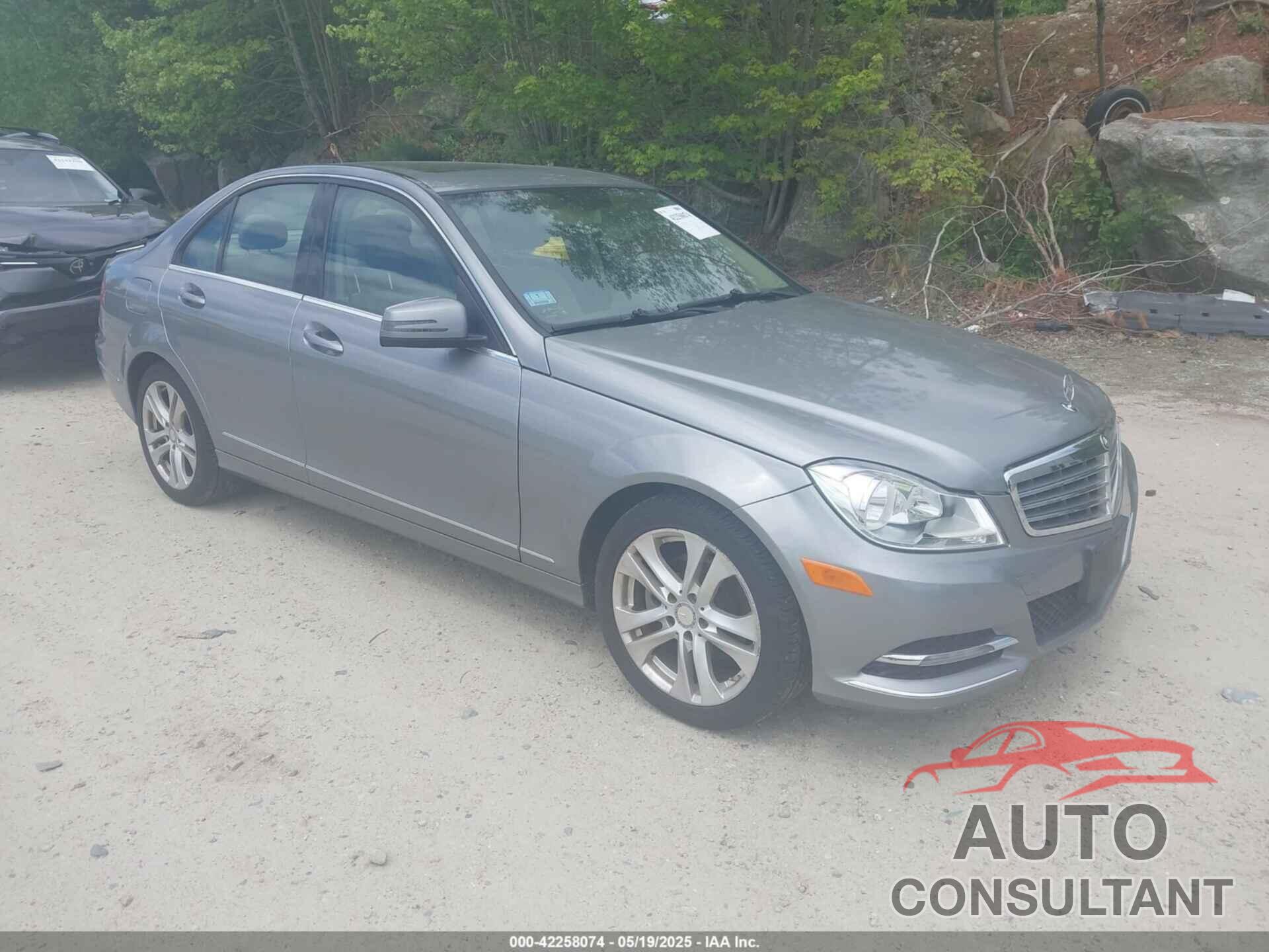 MERCEDES-BENZ C 300 2012 - WDDGF8BB9CR236923