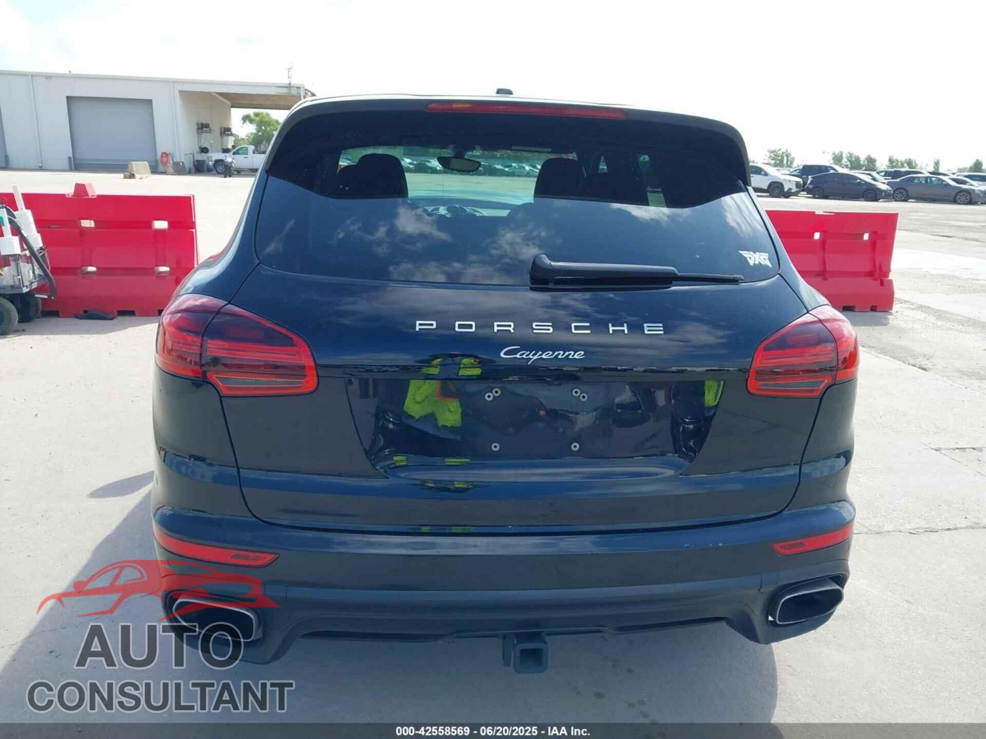 PORSCHE CAYENNE 2017 - WP1AA2A22HKA91607