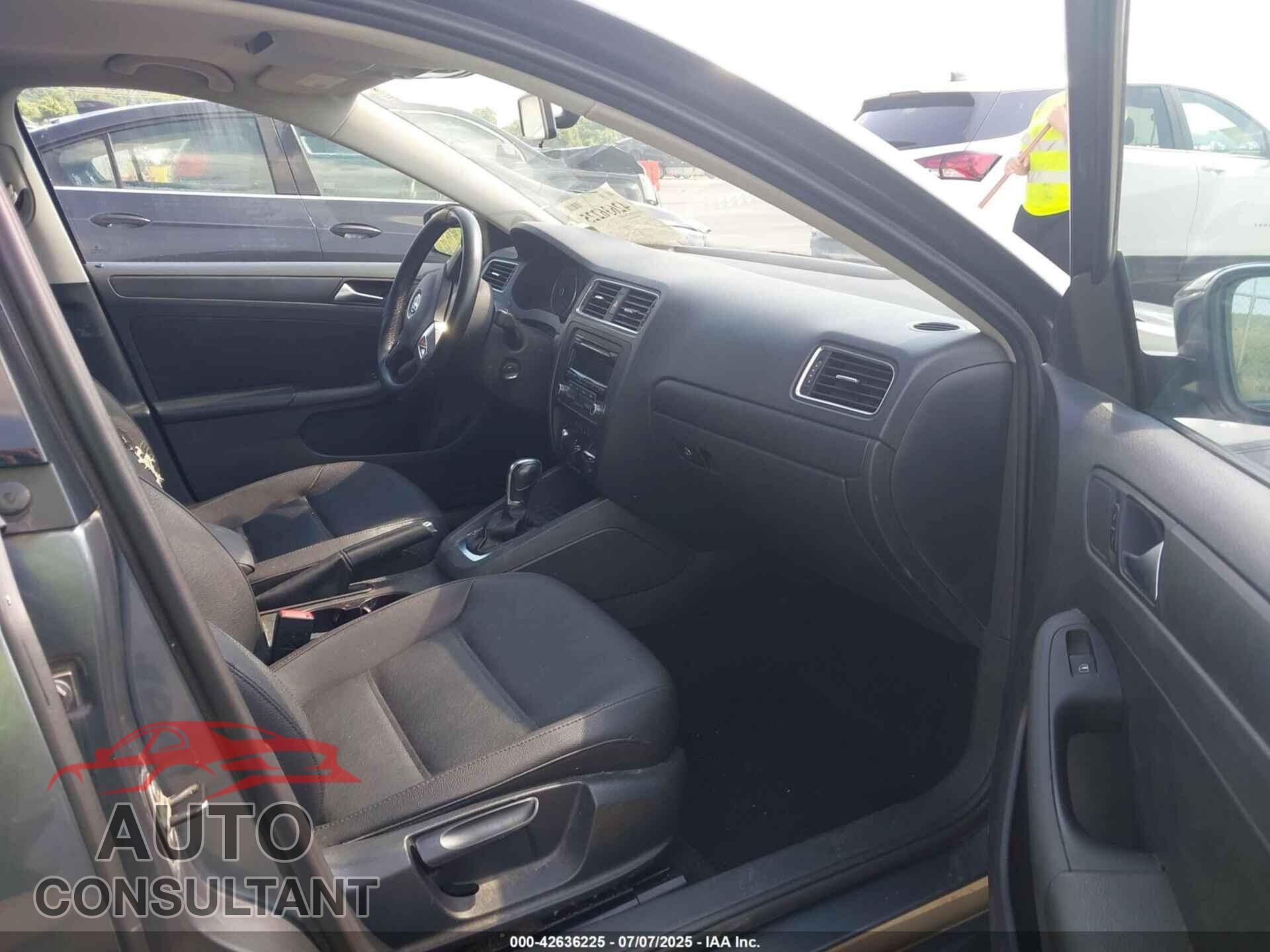 VOLKSWAGEN JETTA 2012 - 3VWDX7AJXCM411594