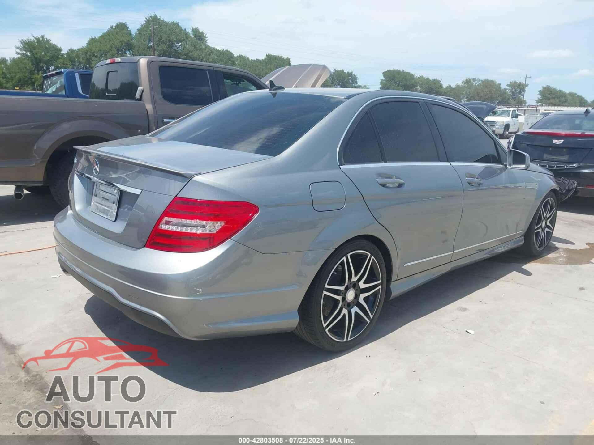 MERCEDES-BENZ C 250 2013 - WDDGF4HB2DR249210